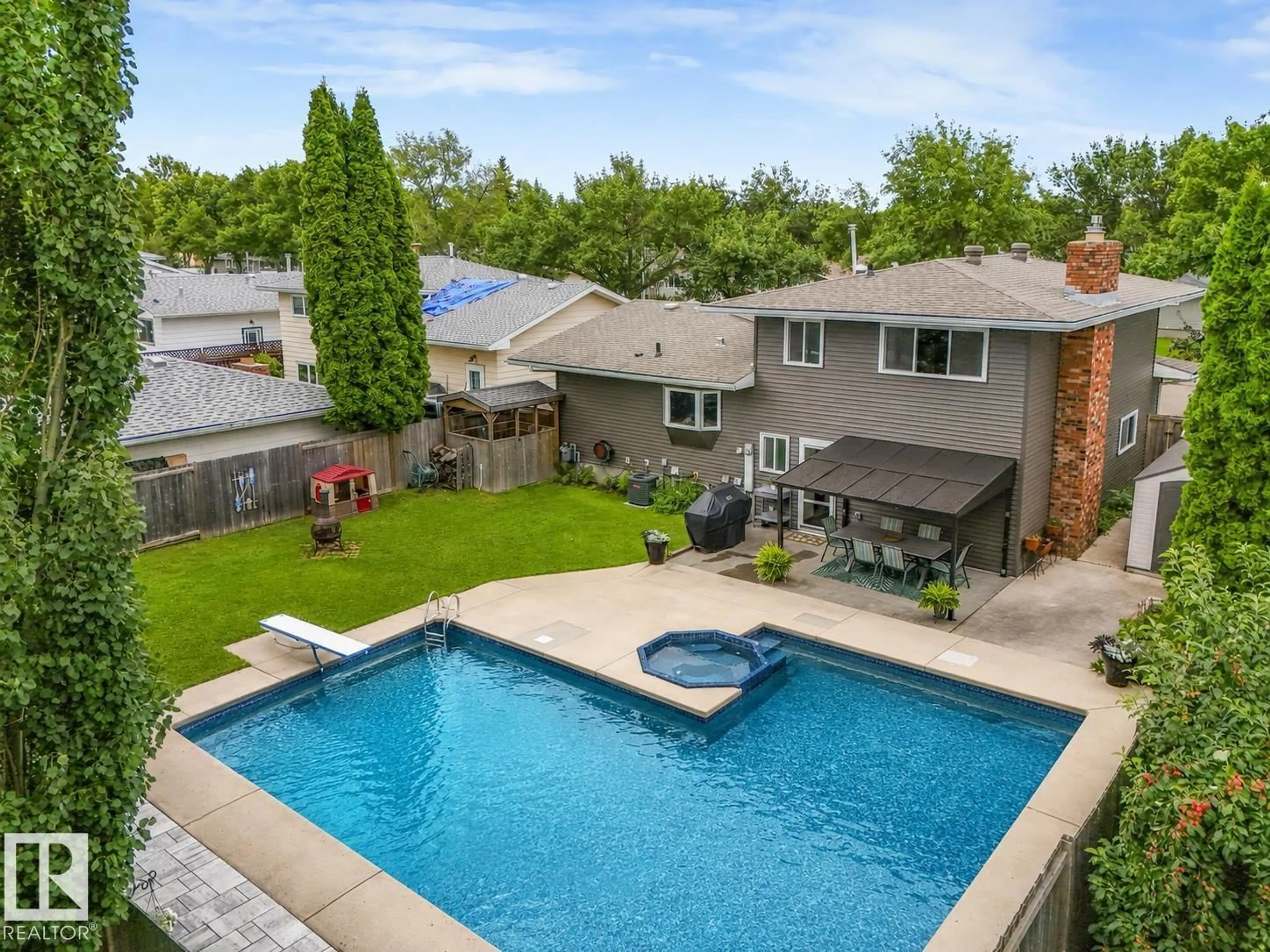A pic from outside/outdoor area/front of a property/back of a property/a pic from drone, water/lake/river/ocean view for 9525 87 ST, Fort Saskatchewan Alberta T8L1G9