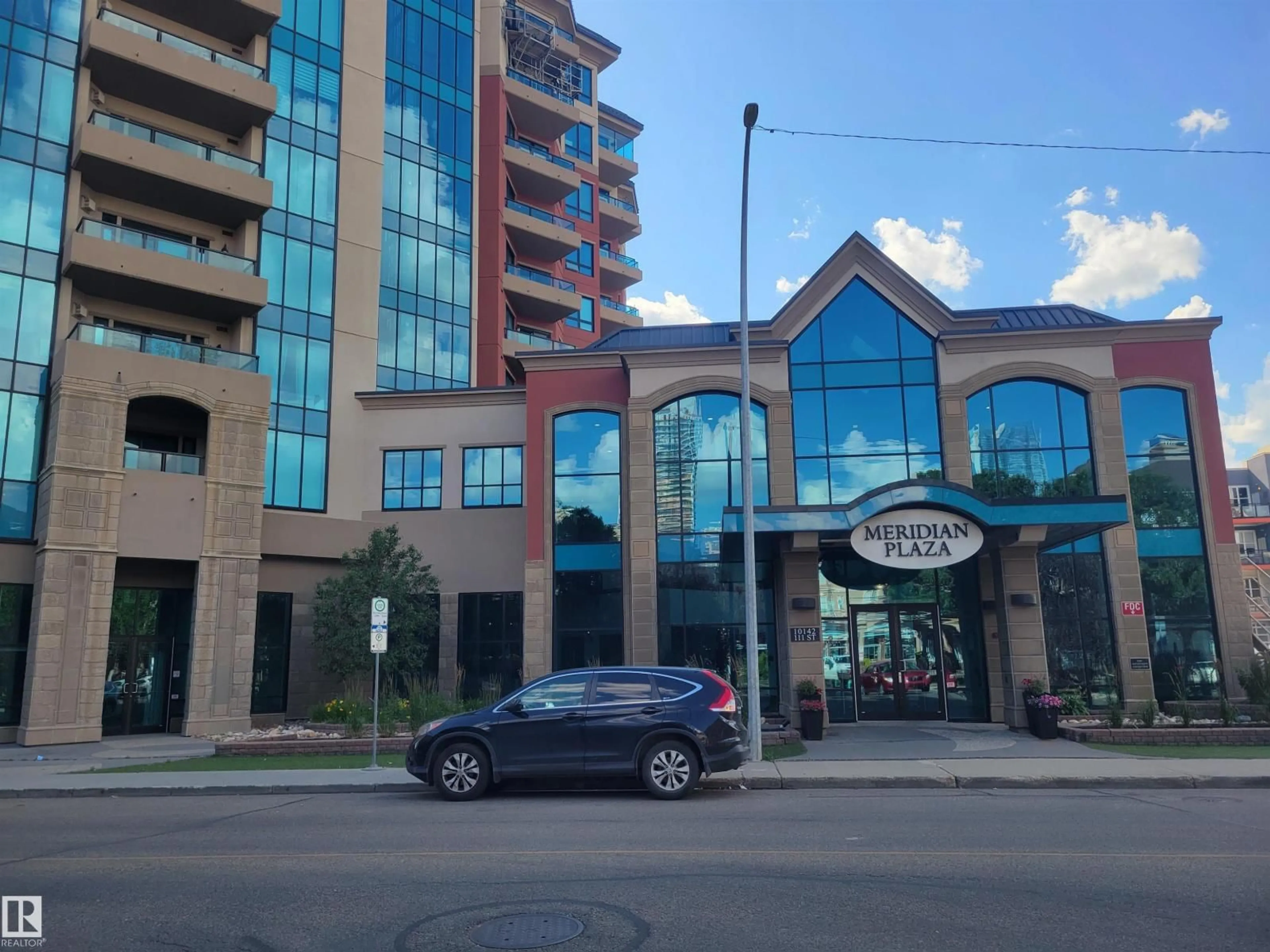 Indoor foyer for 207 - 10142 111 ST, Edmonton Alberta T5K1K6