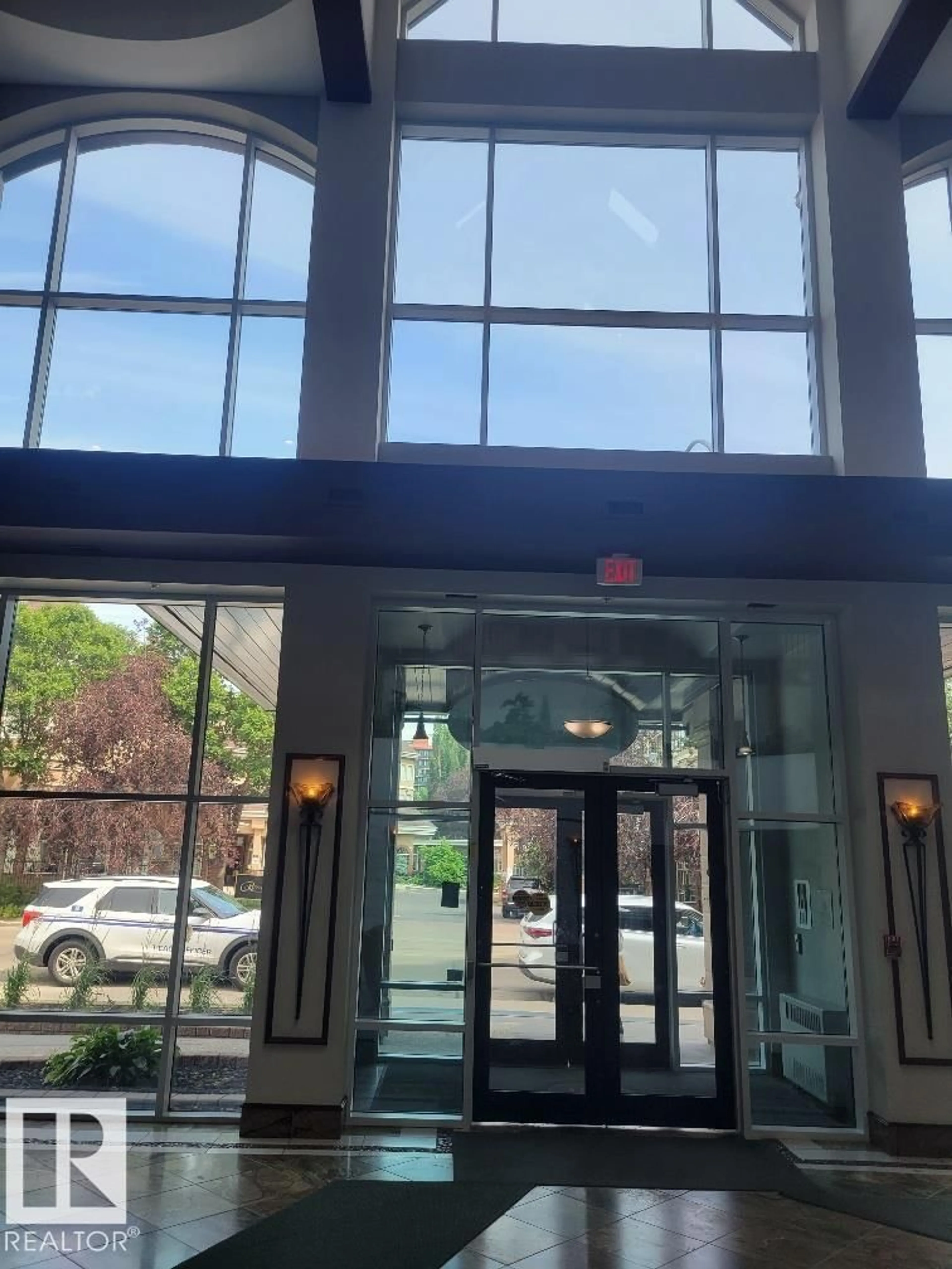 Indoor foyer for 207 - 10142 111 ST, Edmonton Alberta T5K1K6