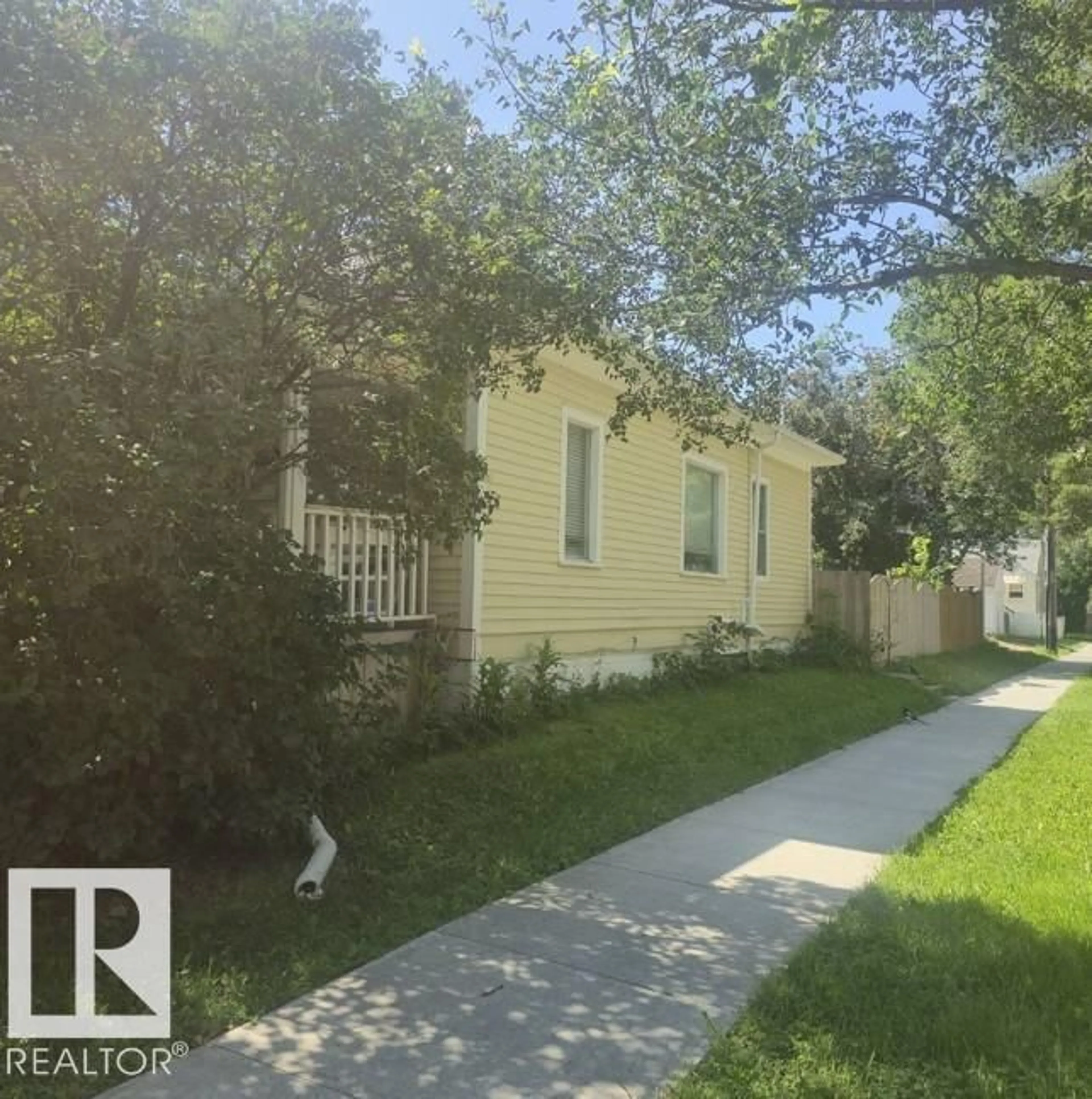 A pic from outside/outdoor area/front of a property/back of a property/a pic from drone, street for 11348 91 ST, Edmonton Alberta T5B4A3