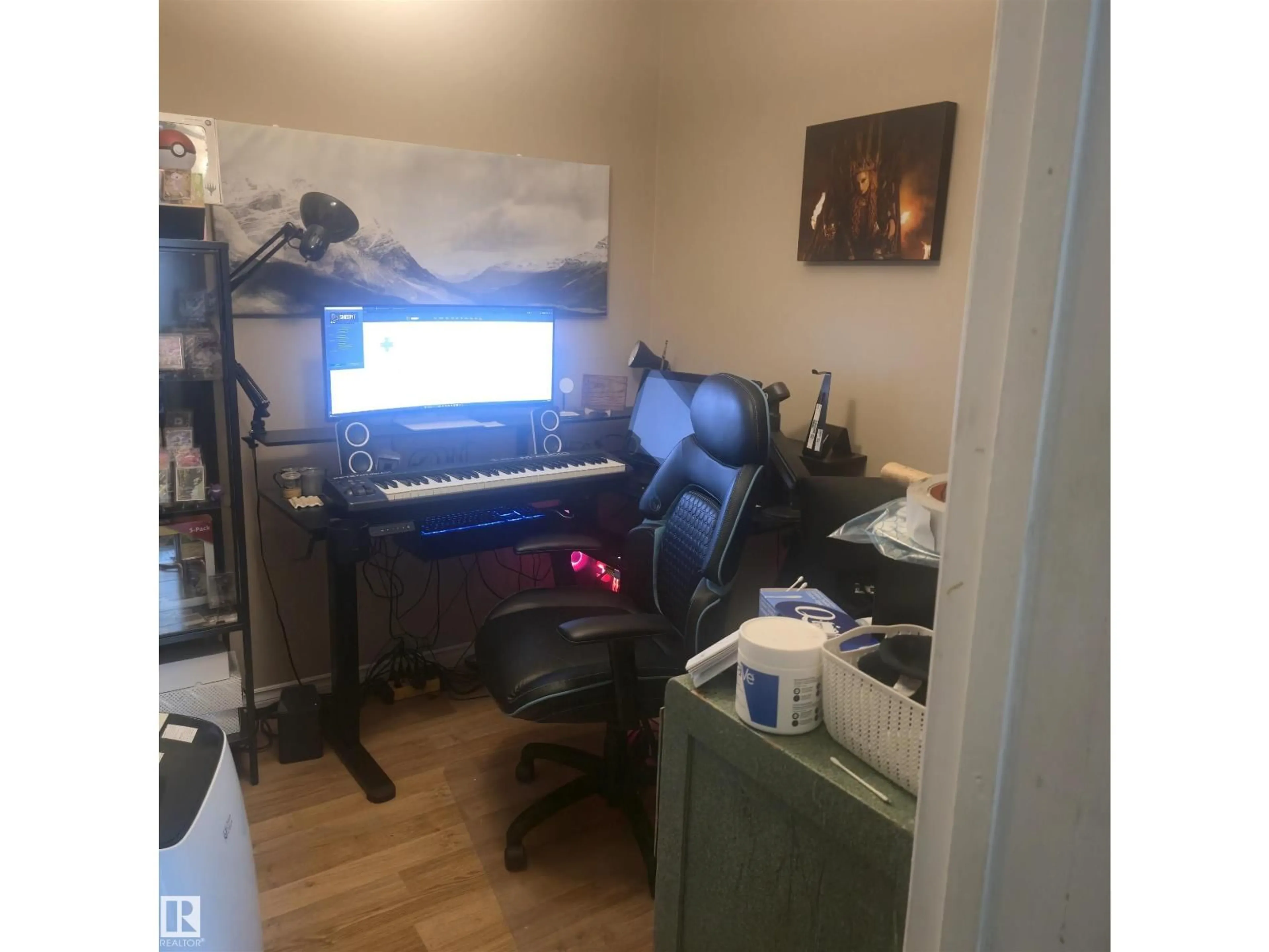 A pic of a room for 11348 91 ST, Edmonton Alberta T5B4A3