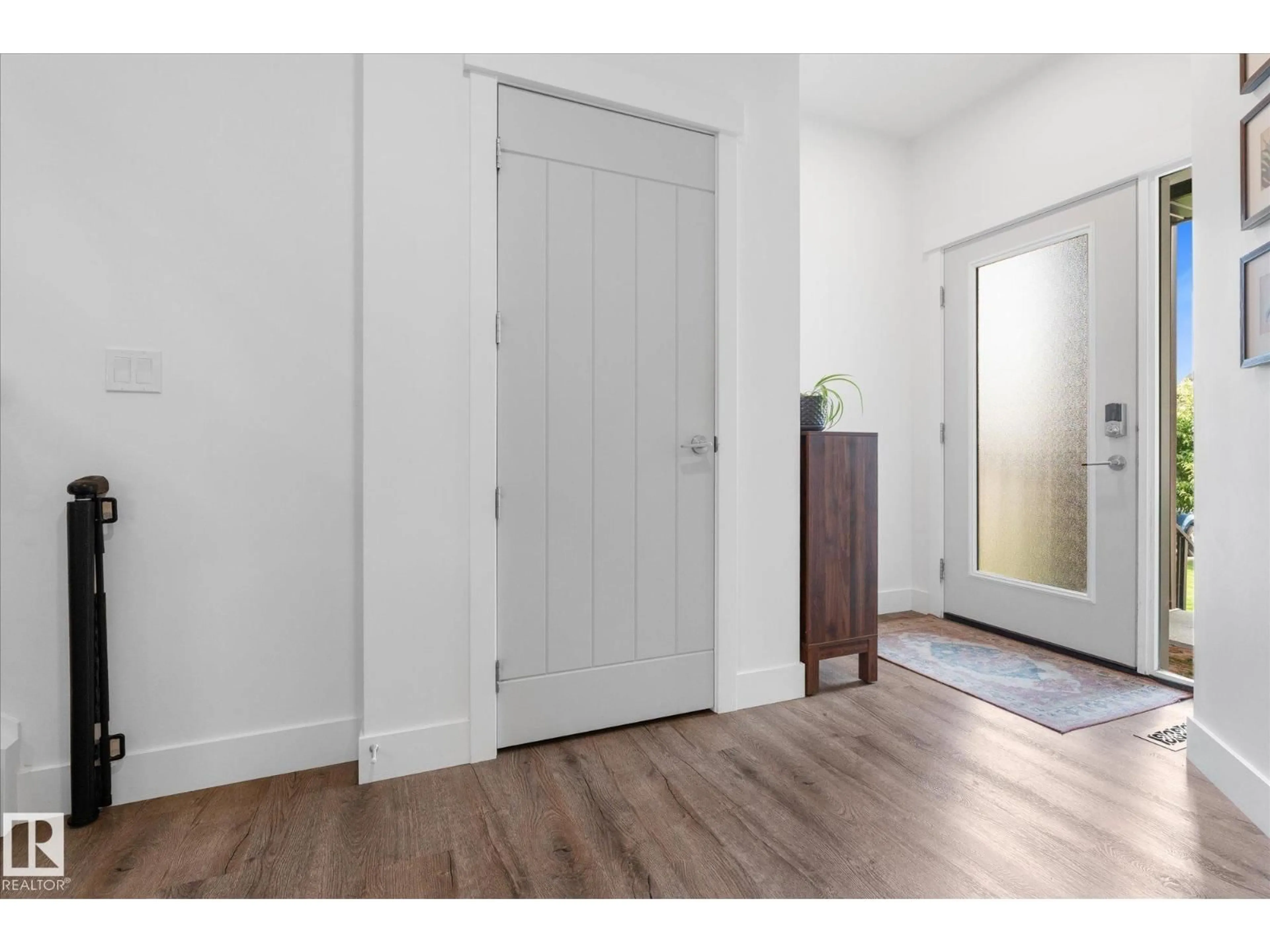 Indoor entryway for 60 SPRUCE GARDENS CR, Spruce Grove Alberta T7X0J9