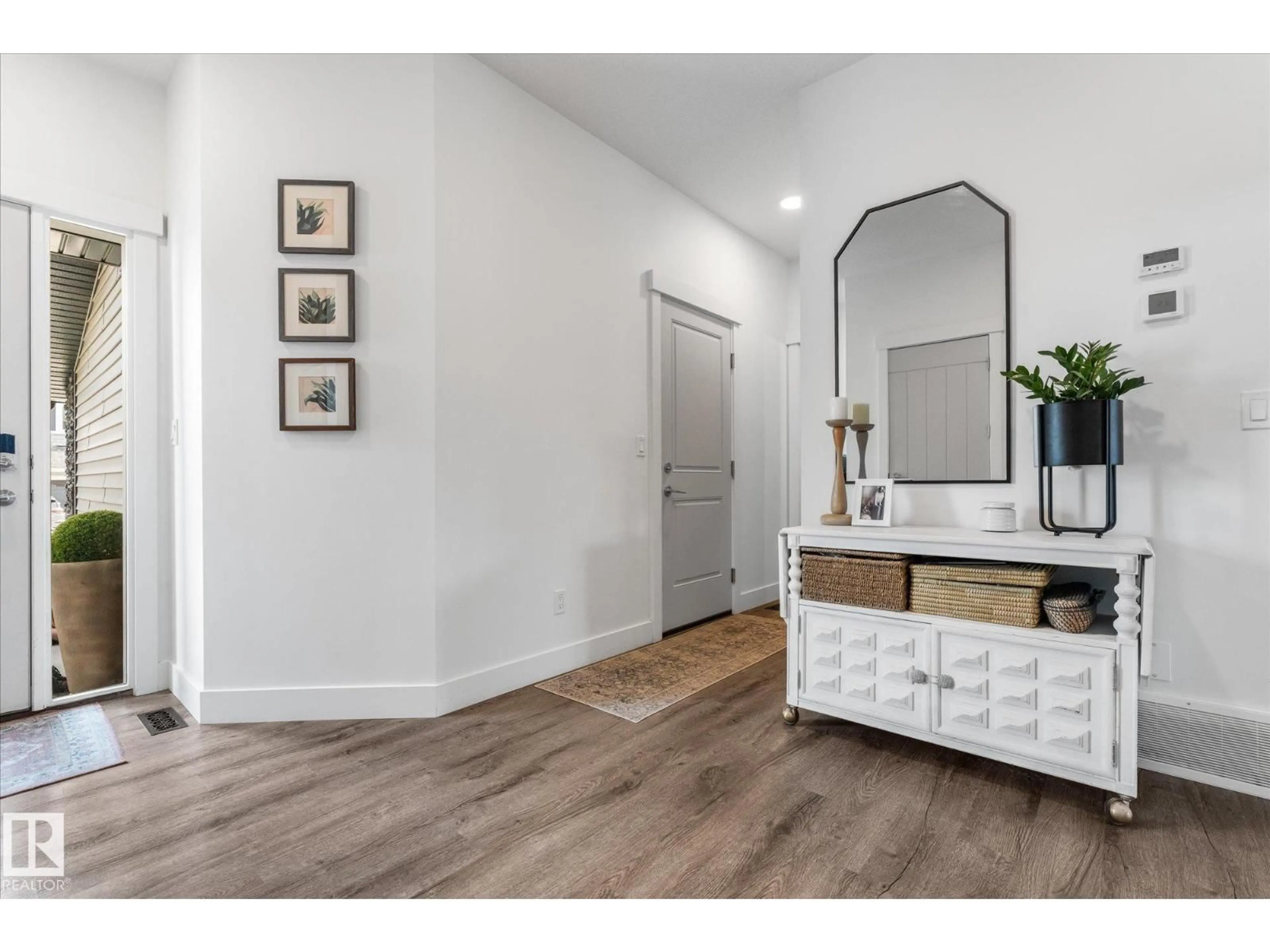 Indoor entryway for 60 SPRUCE GARDENS CR, Spruce Grove Alberta T7X0J9