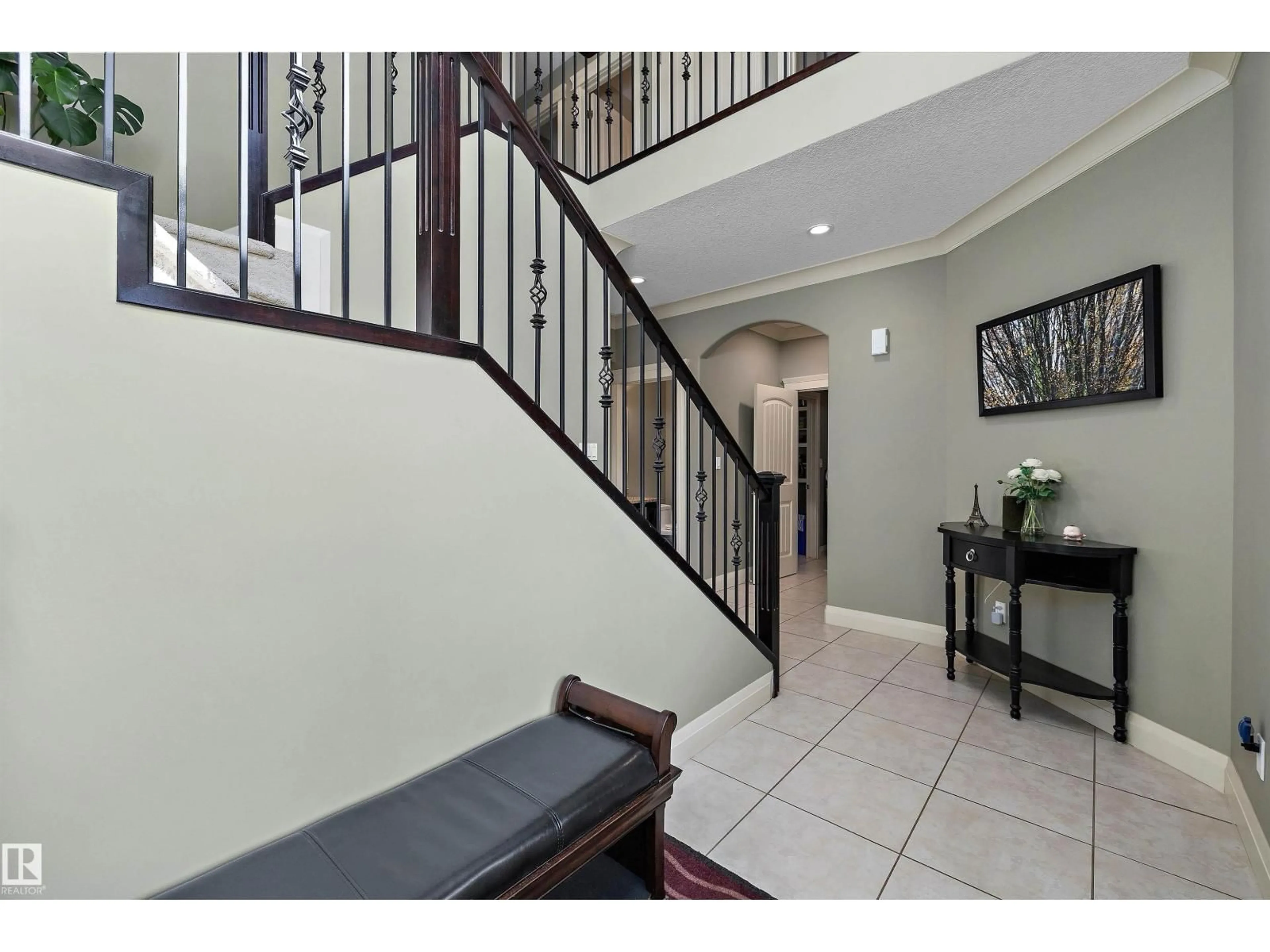Indoor foyer for 13504 163 AV, Edmonton Alberta T6V0G3