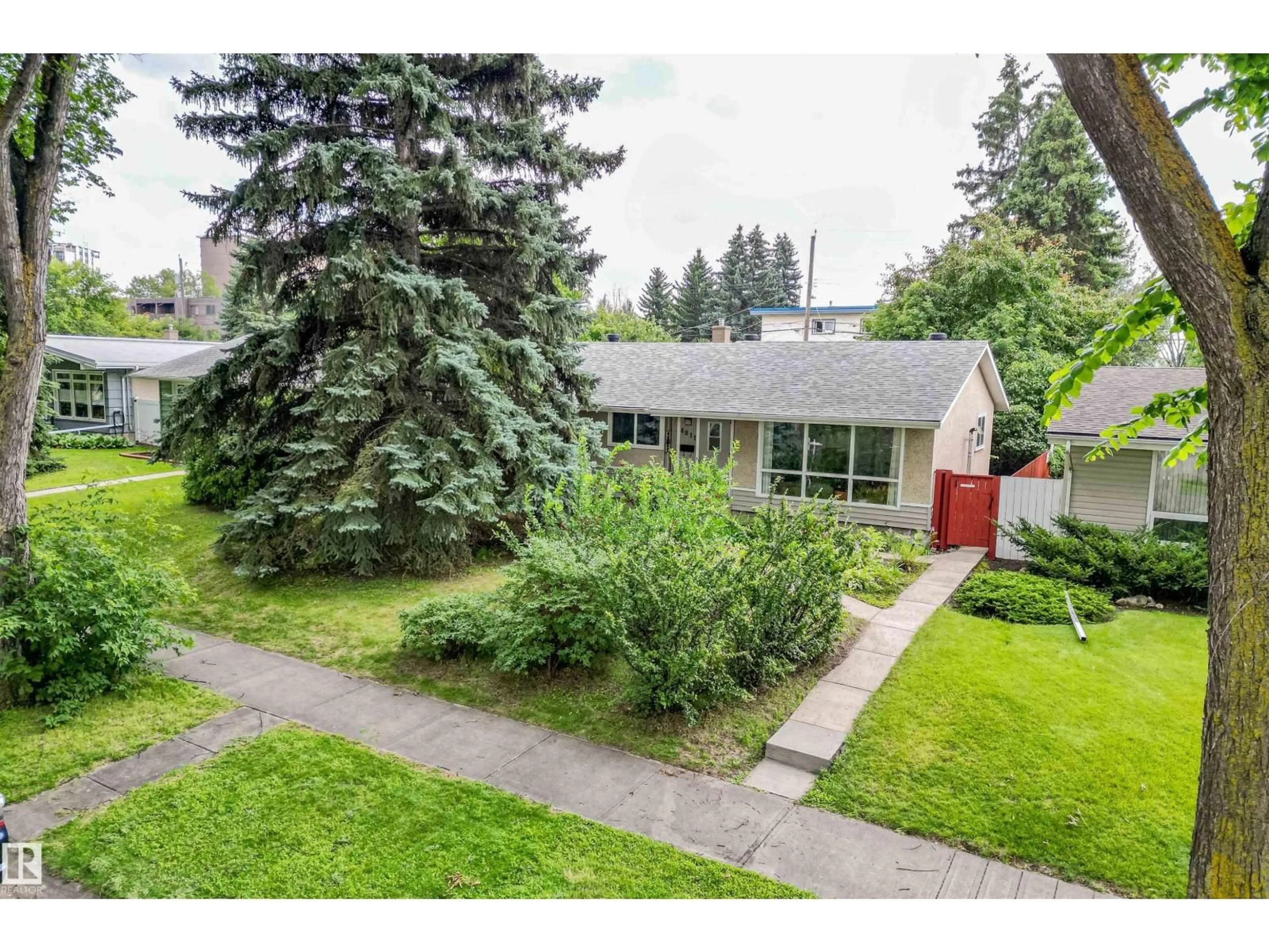 A pic from outside/outdoor area/front of a property/back of a property/a pic from drone, street for 6811 101A AV, Edmonton Alberta T6A0M3