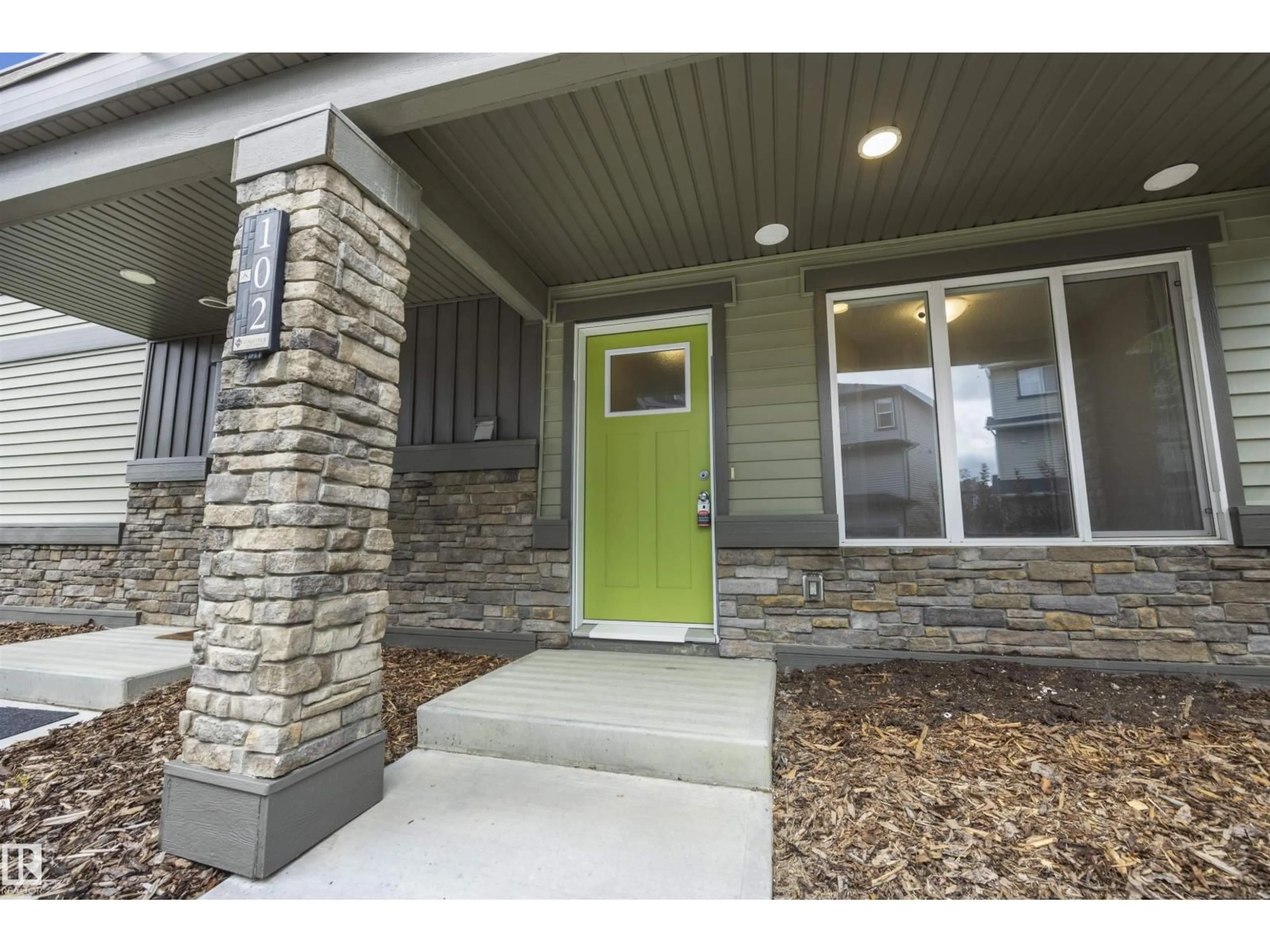 Indoor entryway for #102 - 1530 TAMARACK BV, Edmonton Alberta T6T2E6