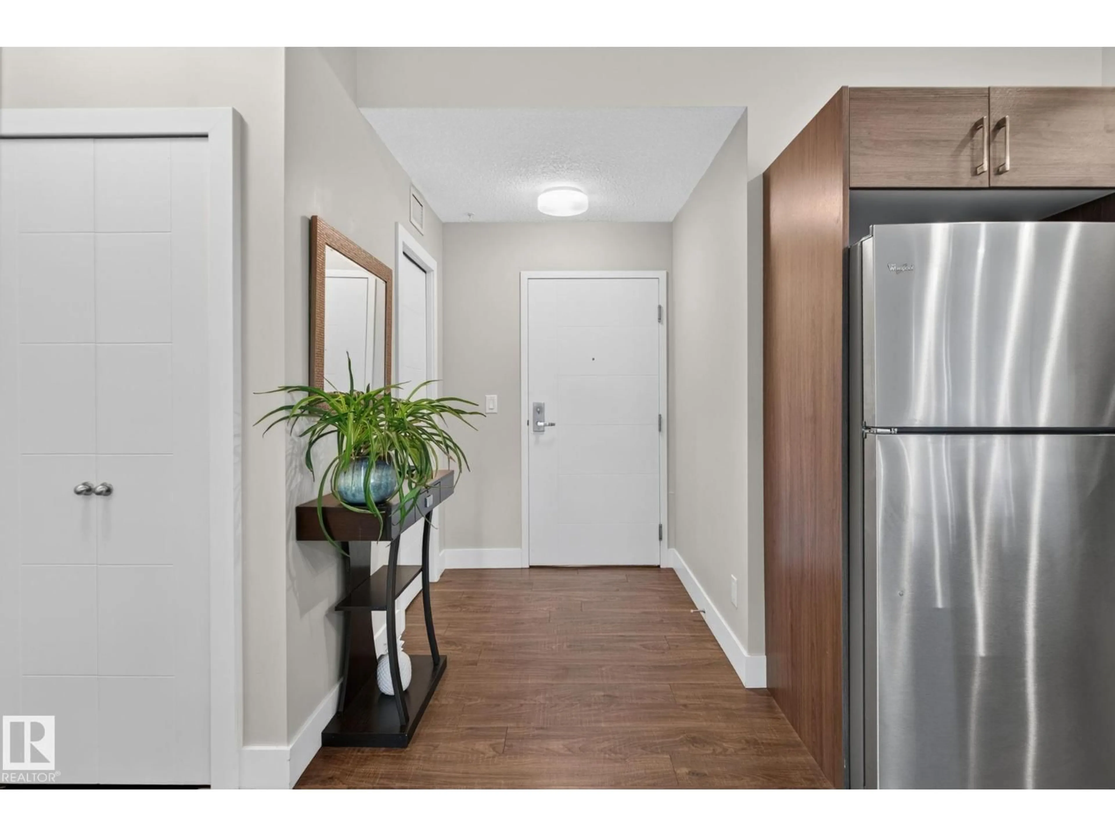 Indoor entryway for 301 - 10006 83 AV, Edmonton Alberta T6E2C2
