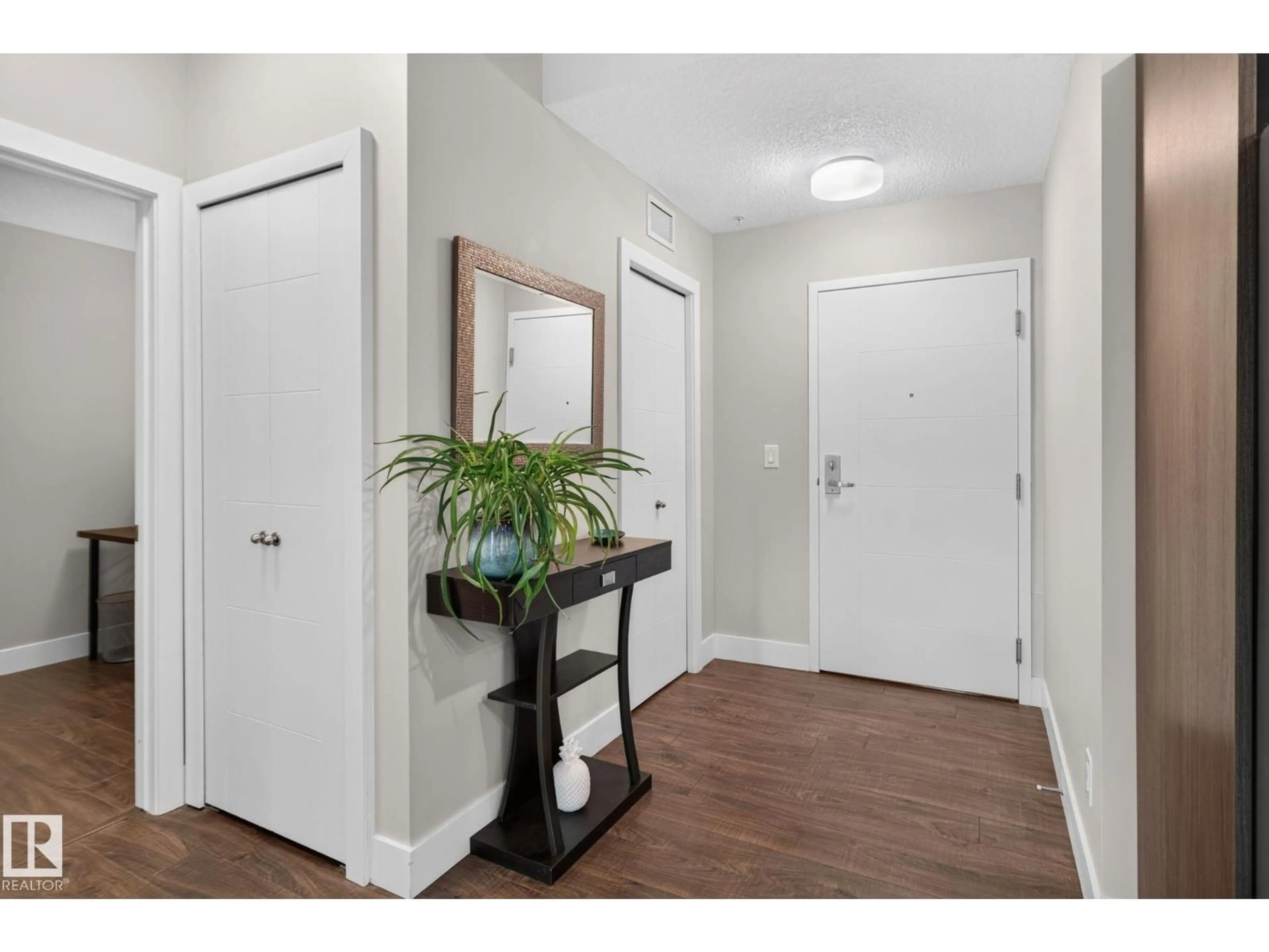 Indoor entryway for 301 - 10006 83 AV, Edmonton Alberta T6E2C2