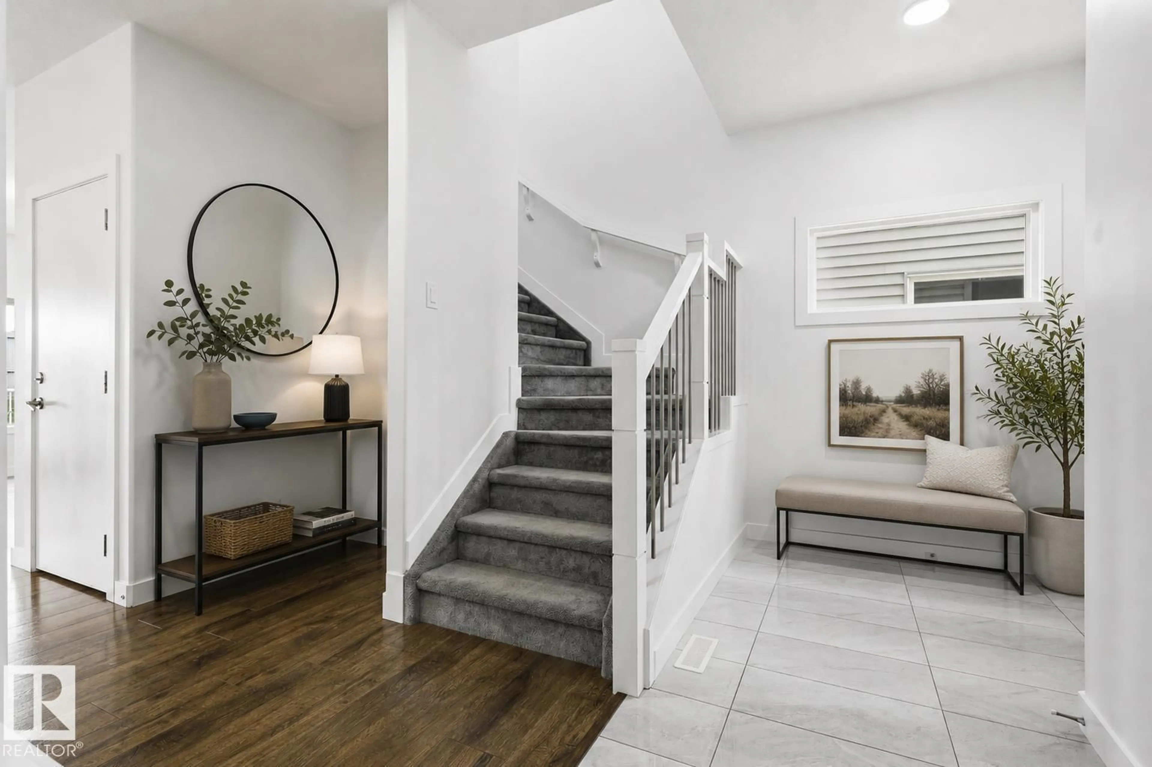 Indoor entryway for 7258 CHIVERS PL, Edmonton Alberta T6W4L4