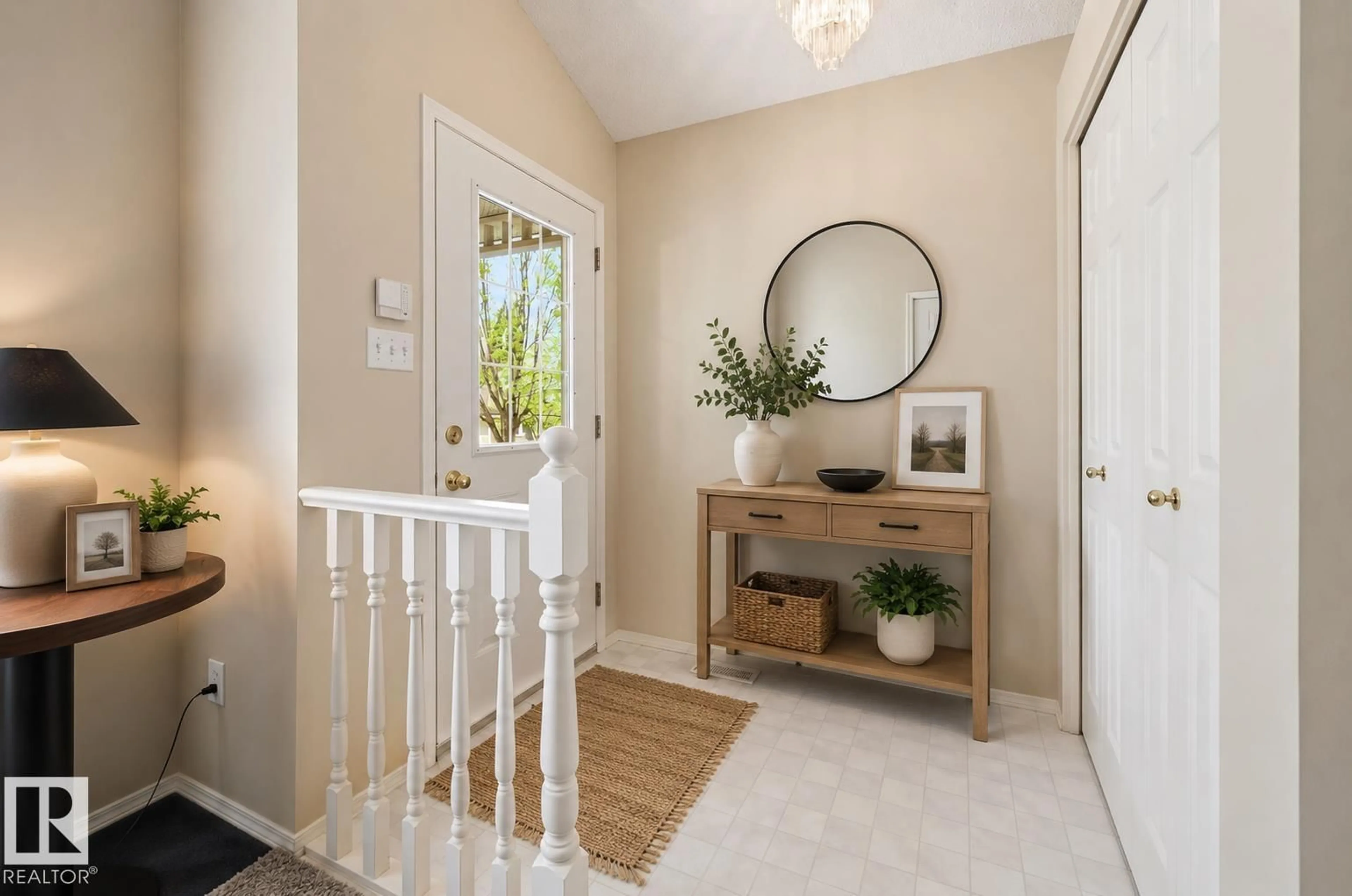 Indoor entryway for 2050 TANNER WD, Edmonton Alberta T6R2R4