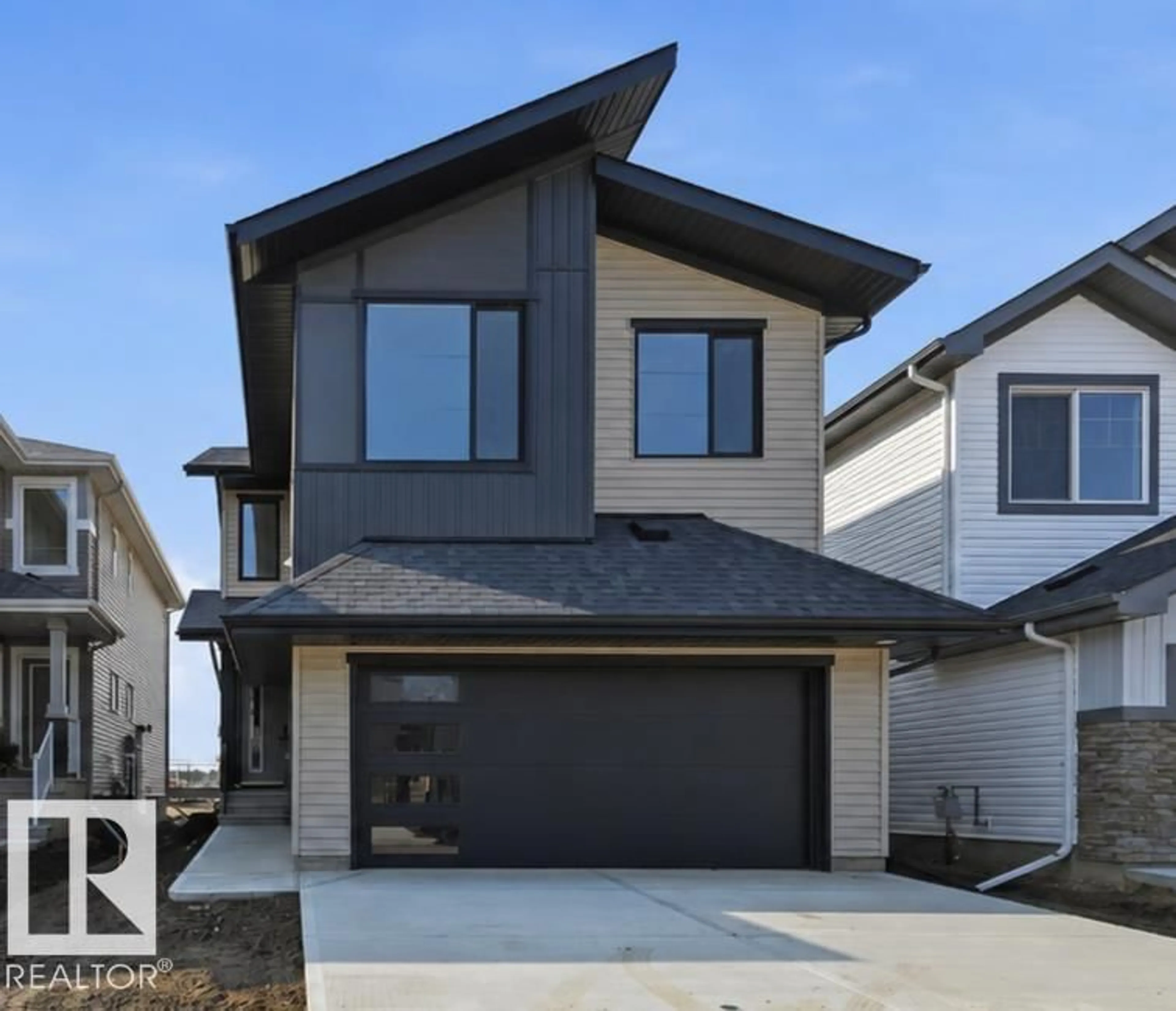 Home with vinyl exterior material, street for 935 18 AV, Edmonton Alberta T6T2X3