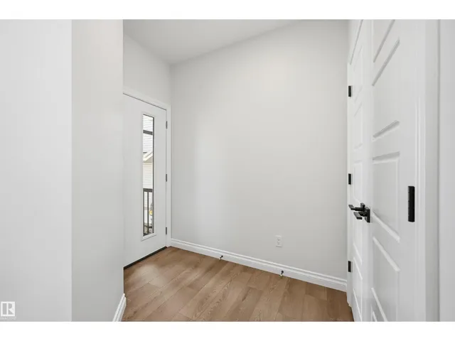 935 18 AV, Edmonton 4