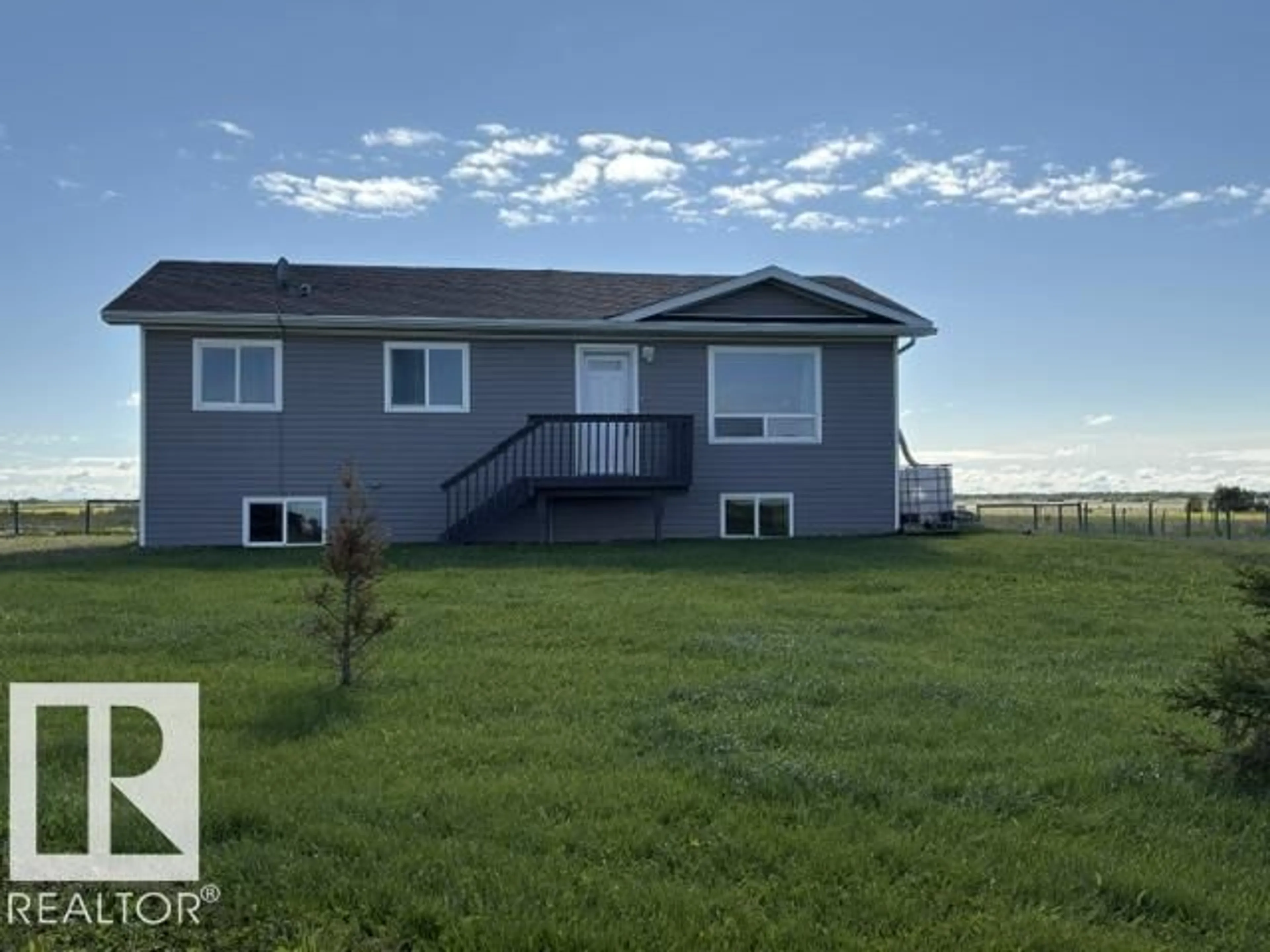 Home with vinyl exterior material, unknown for 531061 RR183, Rural Lamont County Alberta T0B3H0