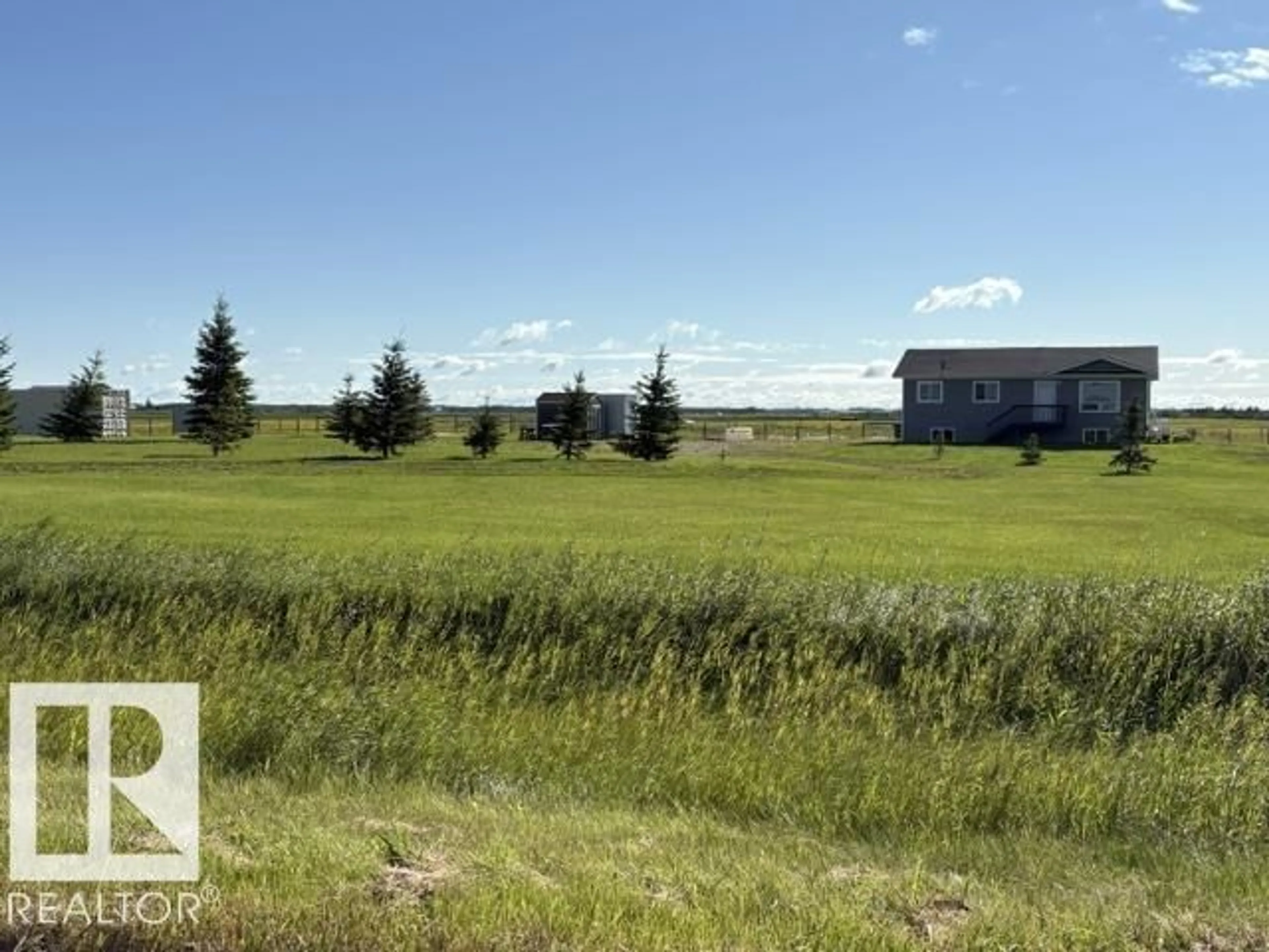 A pic from outside/outdoor area/front of a property/back of a property/a pic from drone, water/lake/river/ocean view for 531061 RR183, Rural Lamont County Alberta T0B3H0