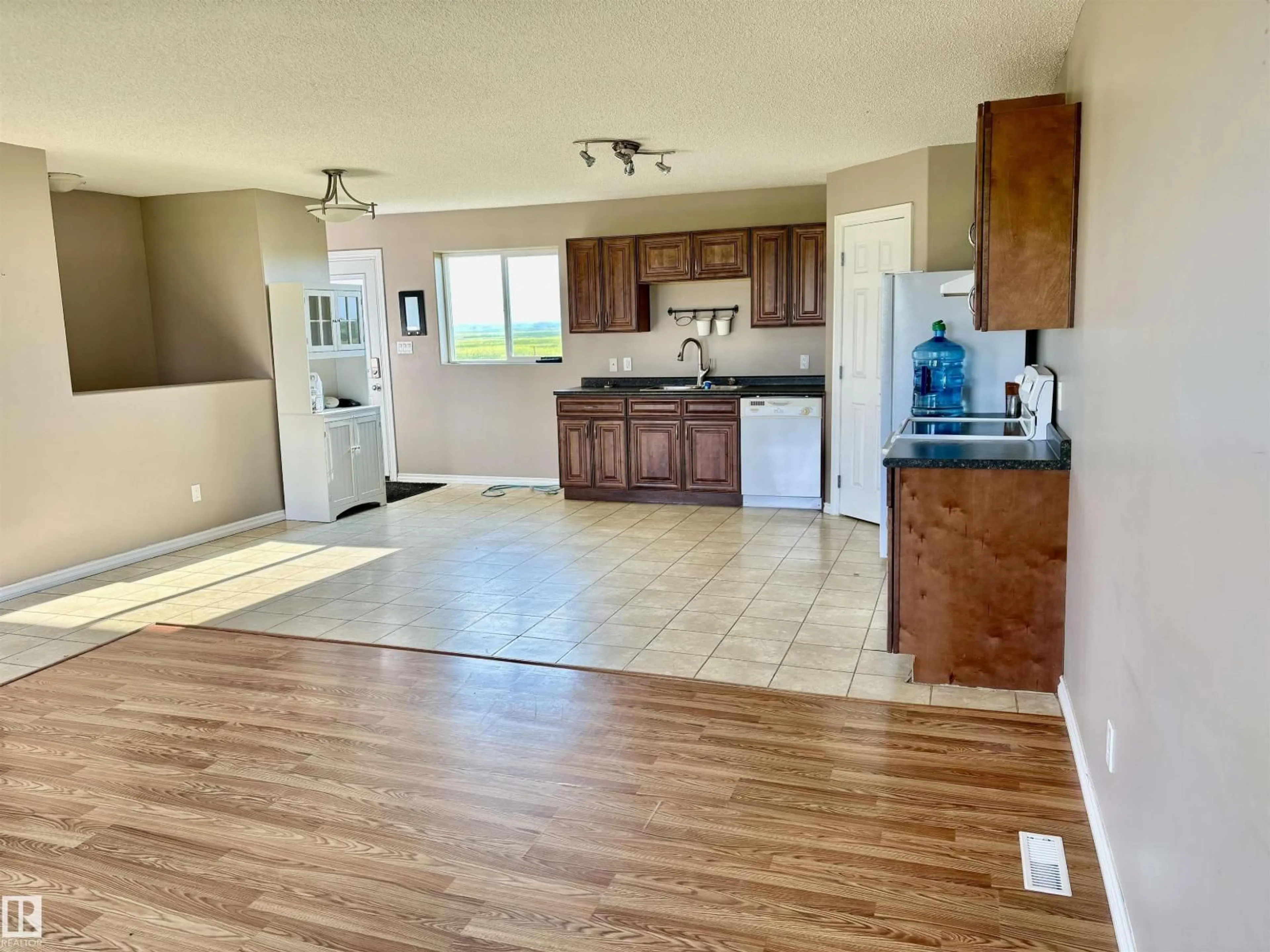 Open concept kitchen, unknown for 531061 RR183, Rural Lamont County Alberta T0B3H0