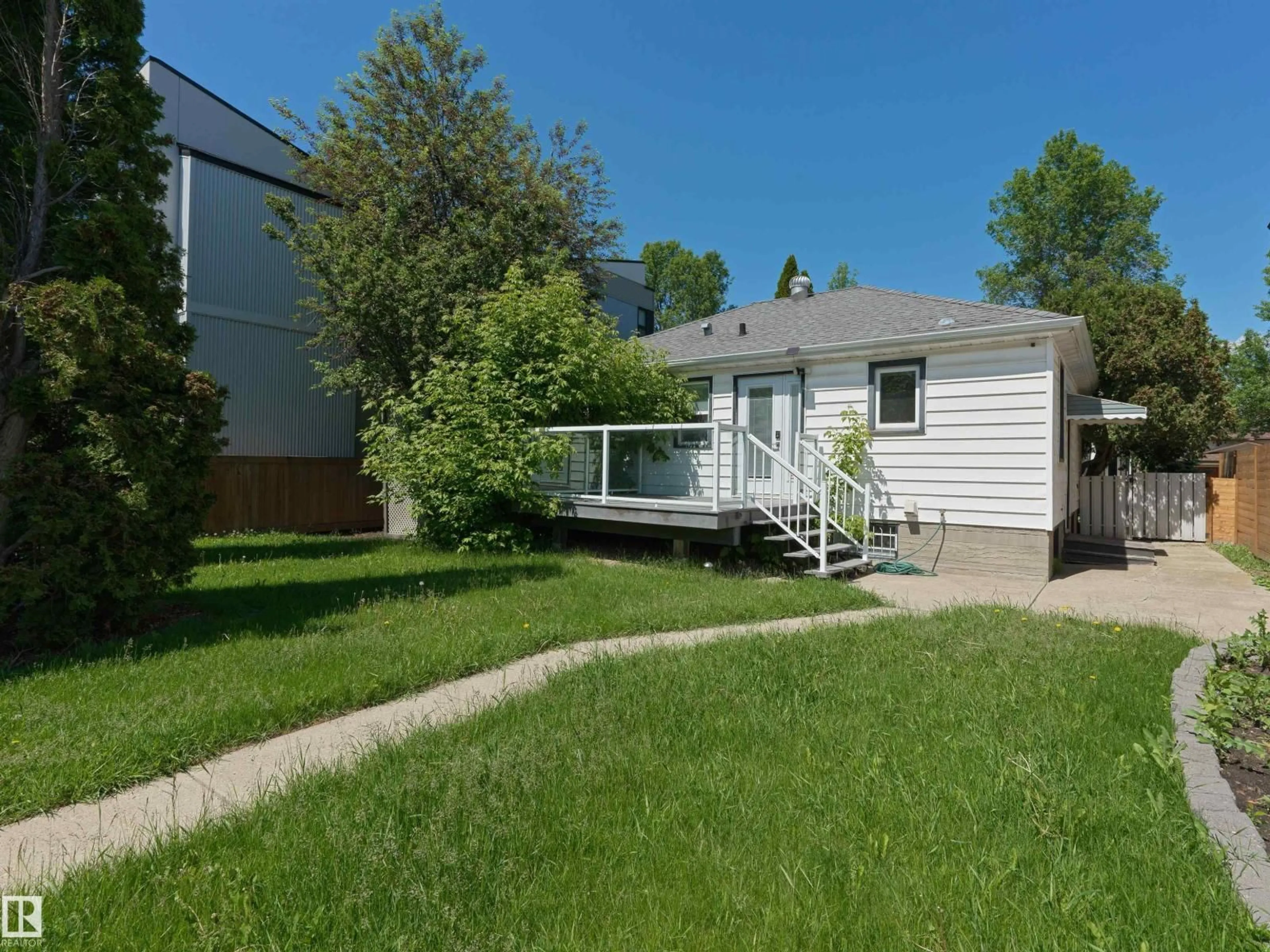 A pic from outside/outdoor area/front of a property/back of a property/a pic from drone, street for 9311 75 AV, Edmonton Alberta T6E1H3