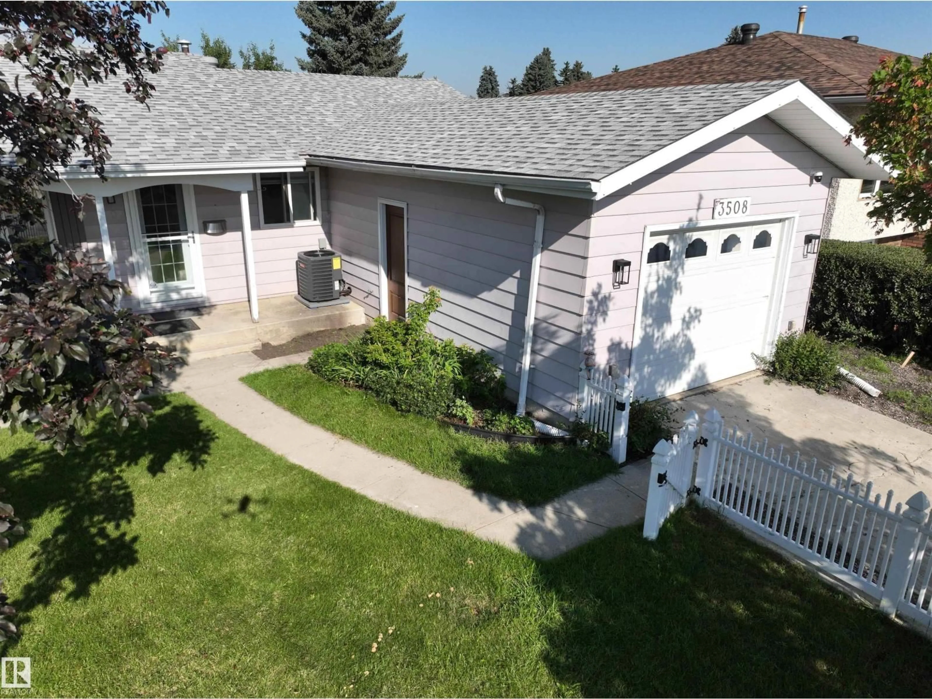 A pic from outside/outdoor area/front of a property/back of a property/a pic from drone, street for 3508 106A ST NW, Edmonton Alberta T6J1A8