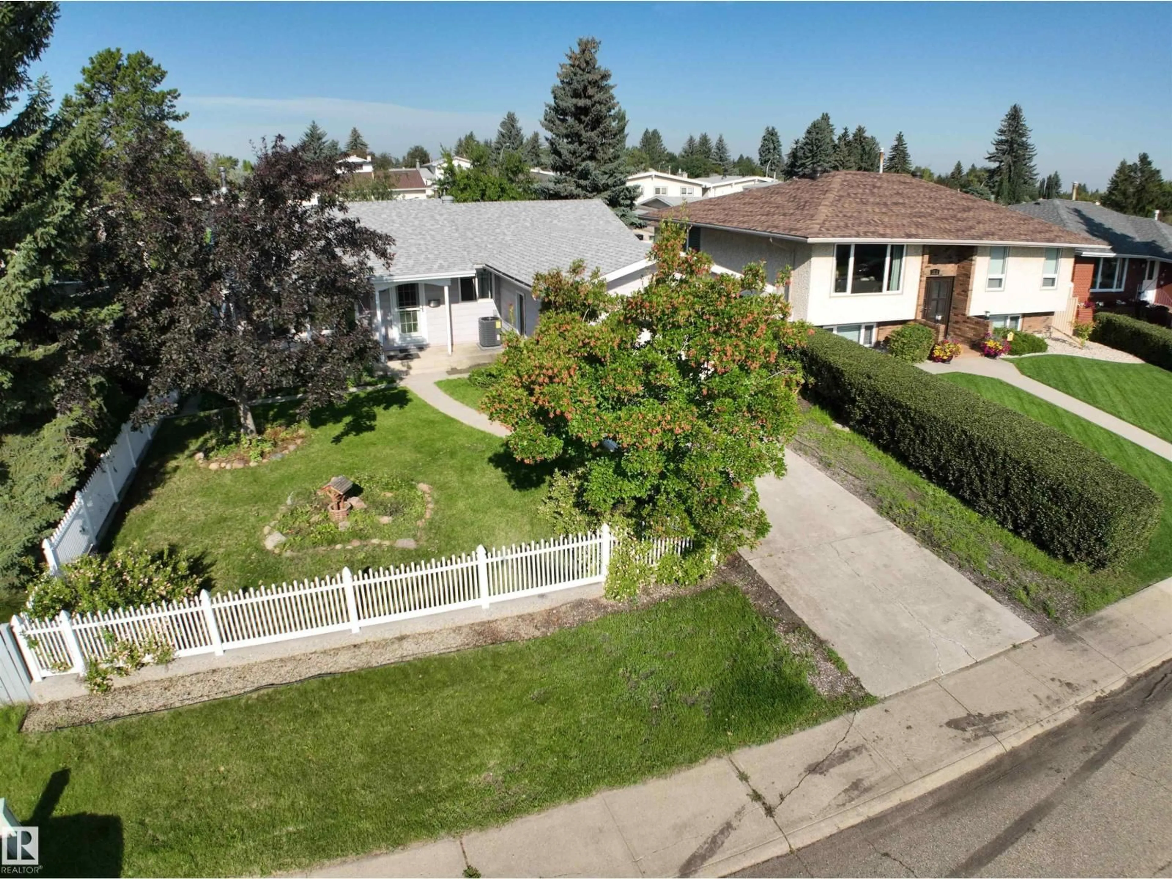 A pic from outside/outdoor area/front of a property/back of a property/a pic from drone, street for 3508 106A ST NW, Edmonton Alberta T6J1A8