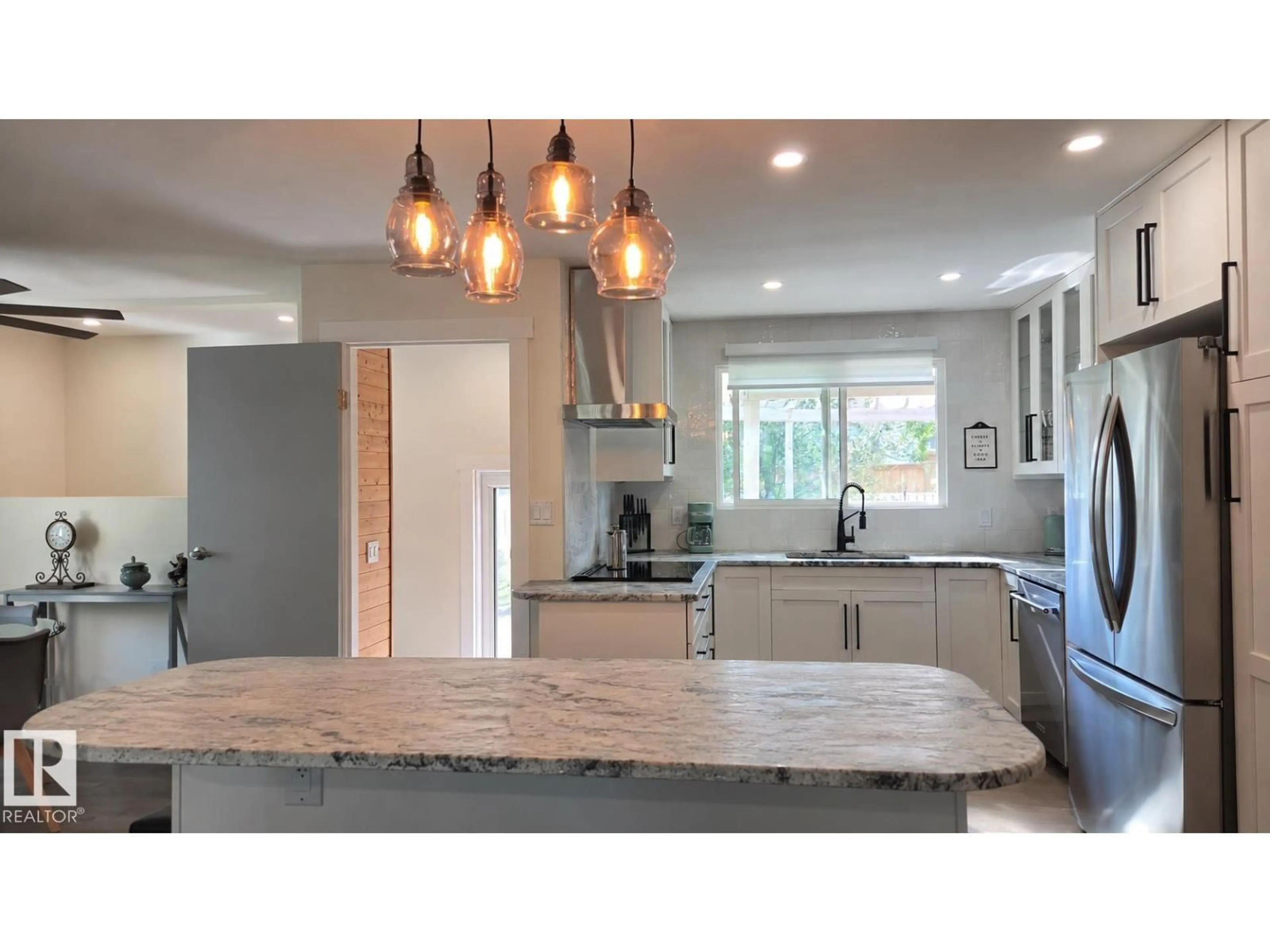 Contemporary kitchen, unknown for 3508 106A ST NW, Edmonton Alberta T6J1A8