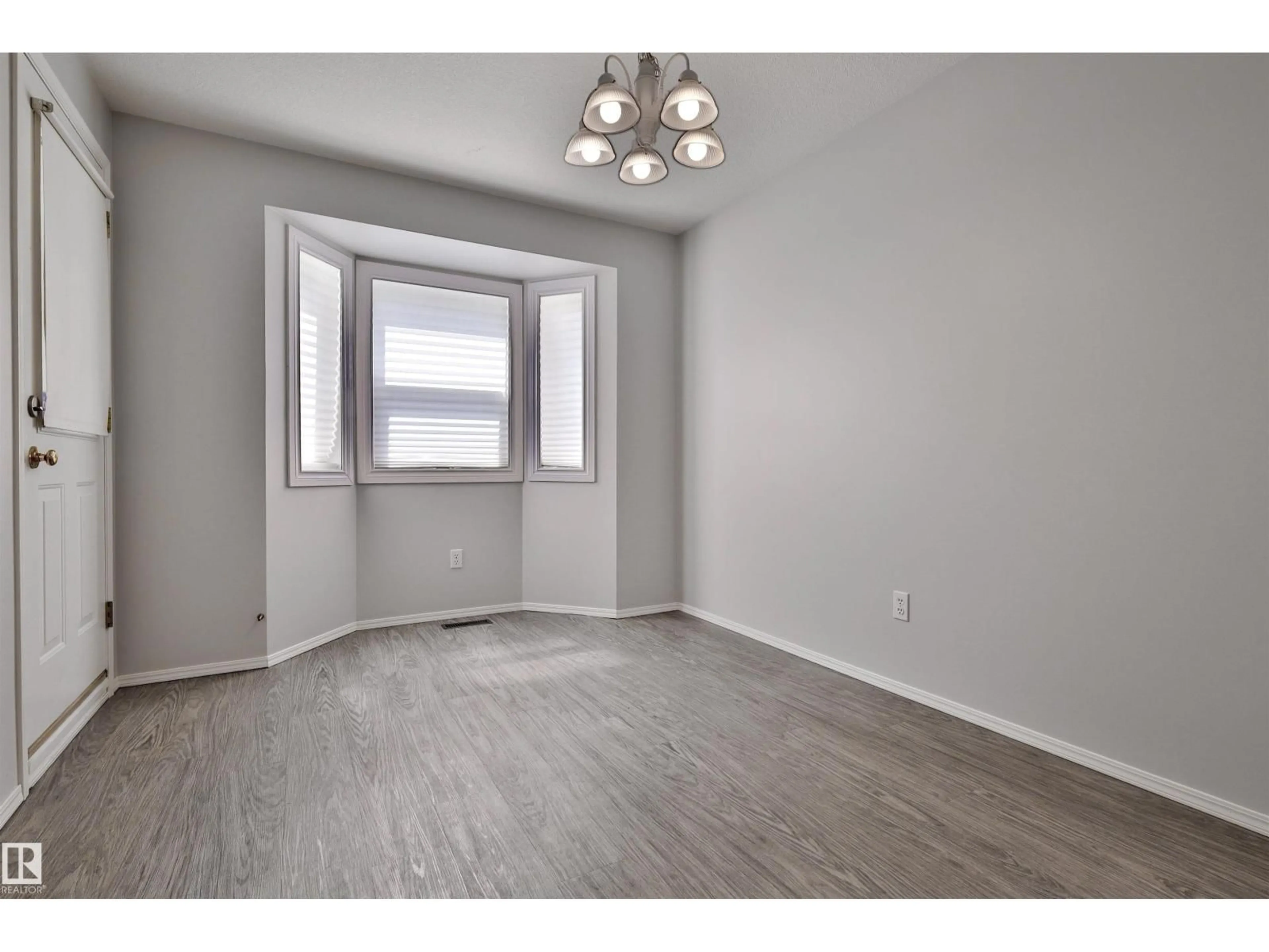 A pic of a room for 15529 95 AV, Edmonton Alberta T5P0A2