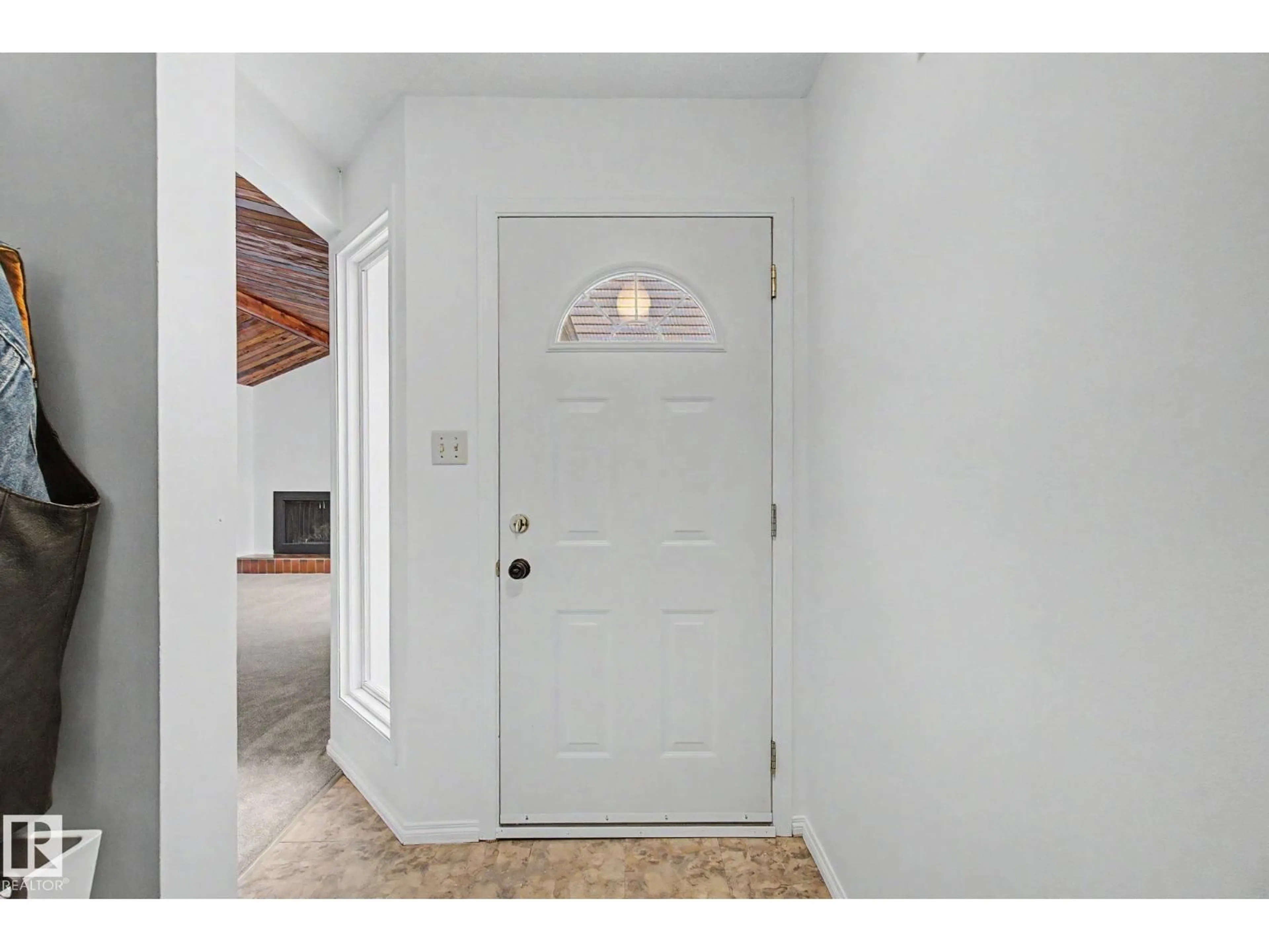 Indoor entryway for NW - 14541 121 ST, Edmonton Alberta T5X2S2
