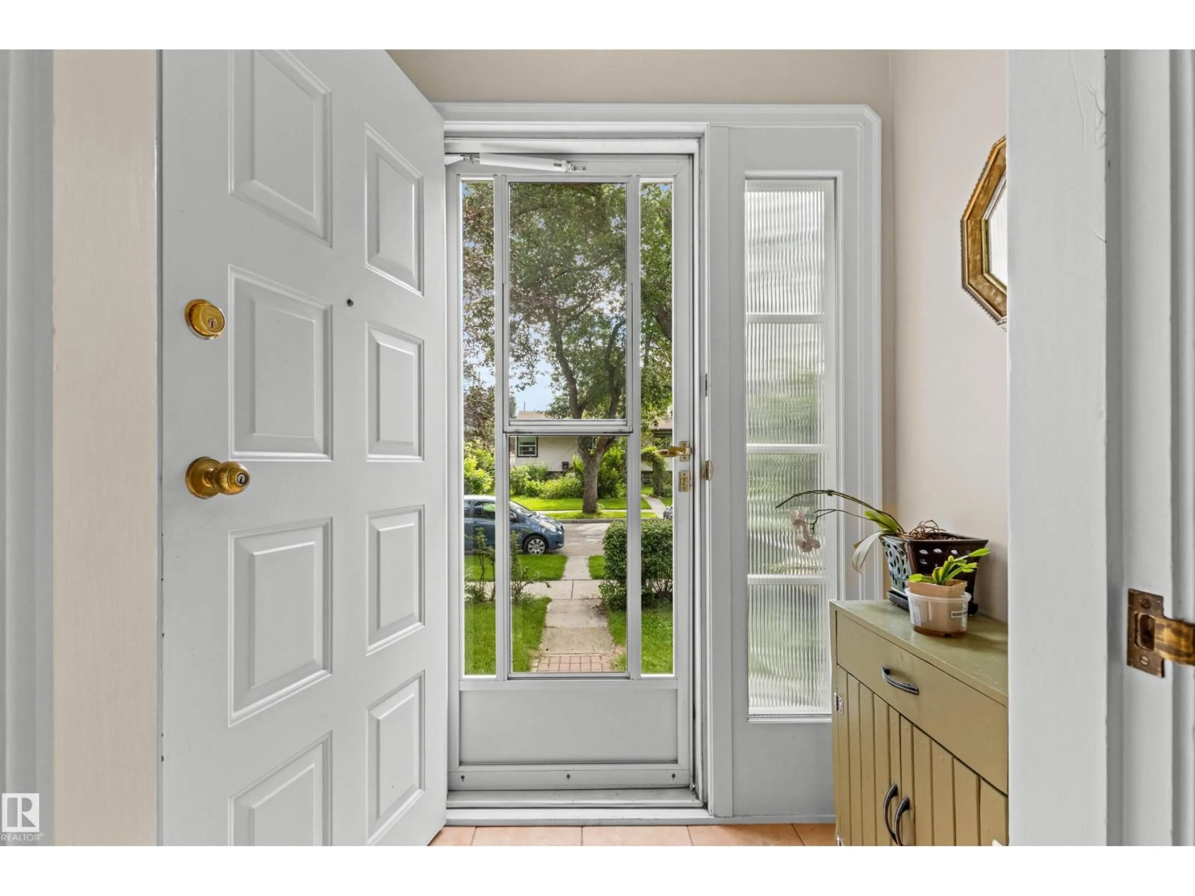 Indoor entryway for 8842 89 ST, Edmonton Alberta T6C3K6