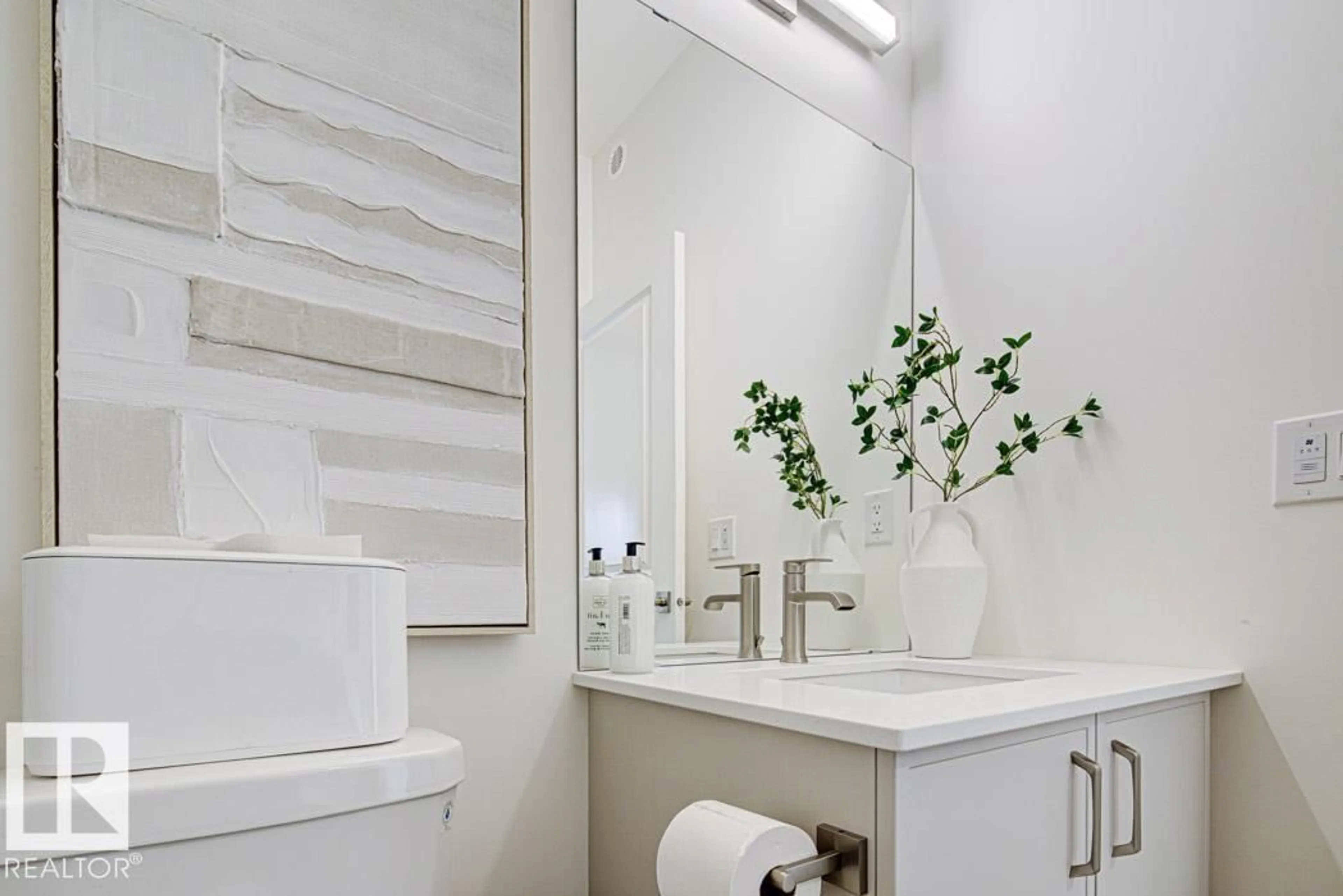 Standard bathroom, ceramic/tile floor for 18631 19 AV, Edmonton Alberta T6M3M9