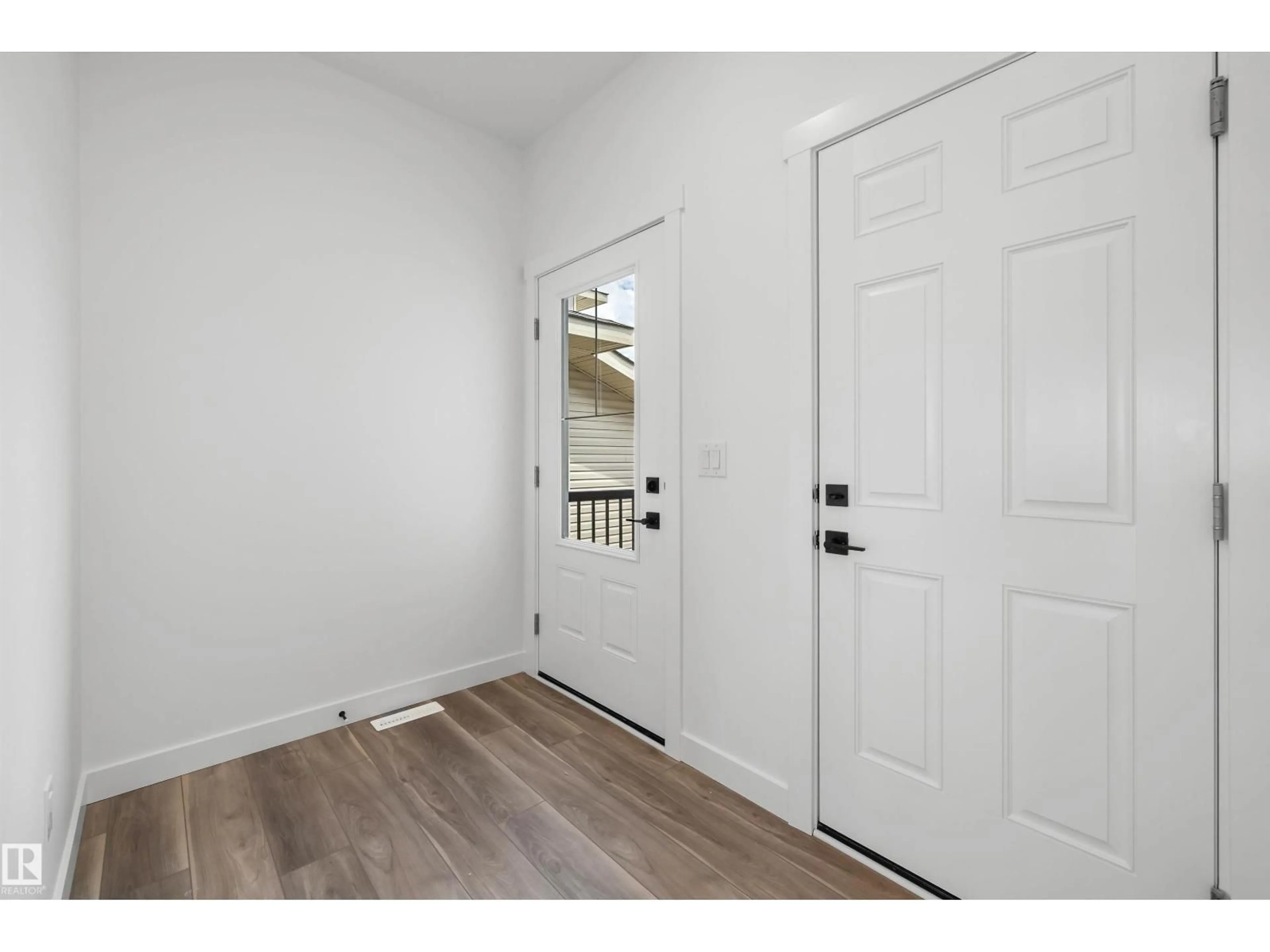 Indoor entryway for 2035 CALLIHOO LI, Edmonton Alberta T6W4W4
