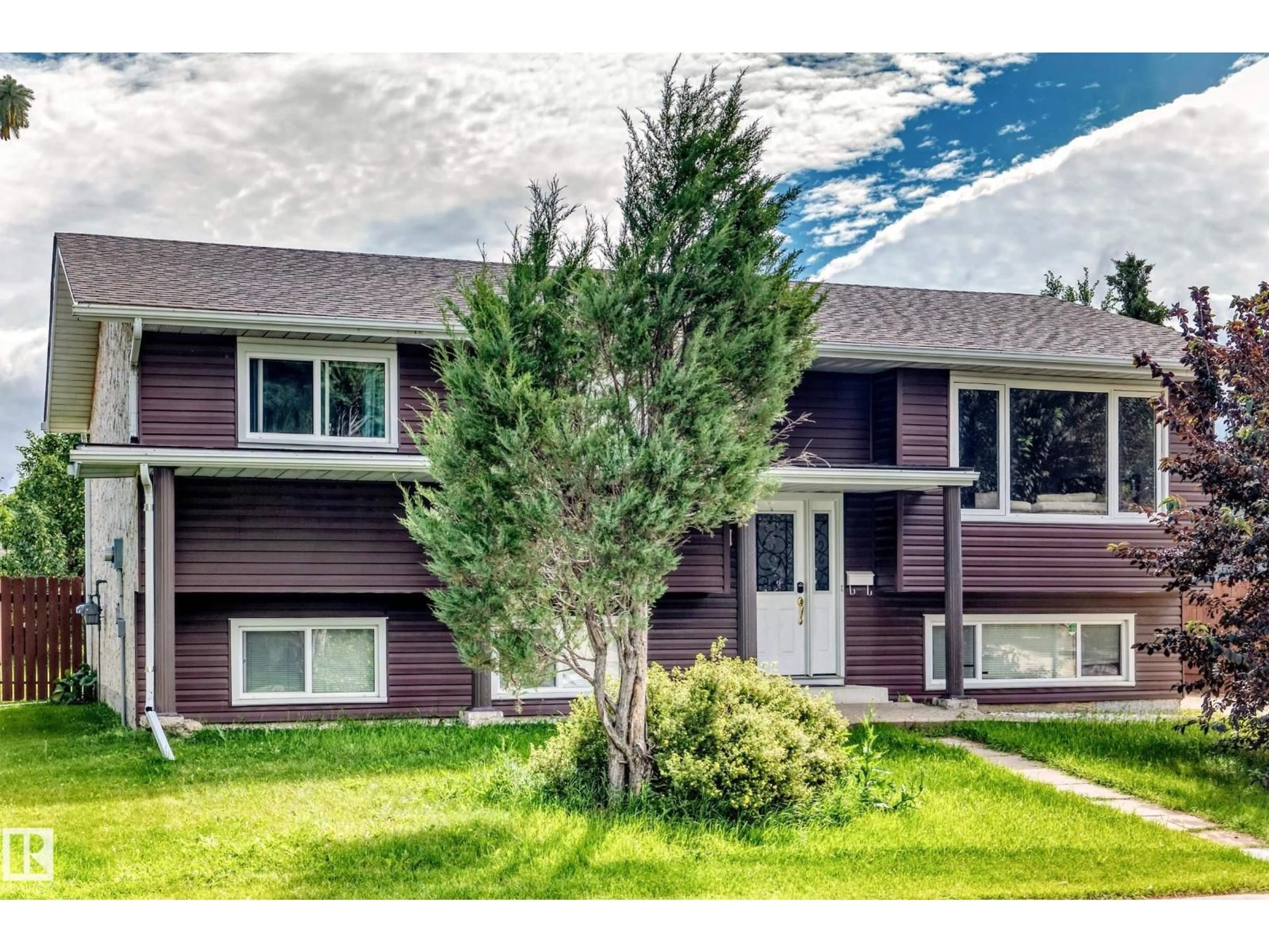 Home with vinyl exterior material, unknown for 31 HUGHES RD, Edmonton Alberta T5A4E1