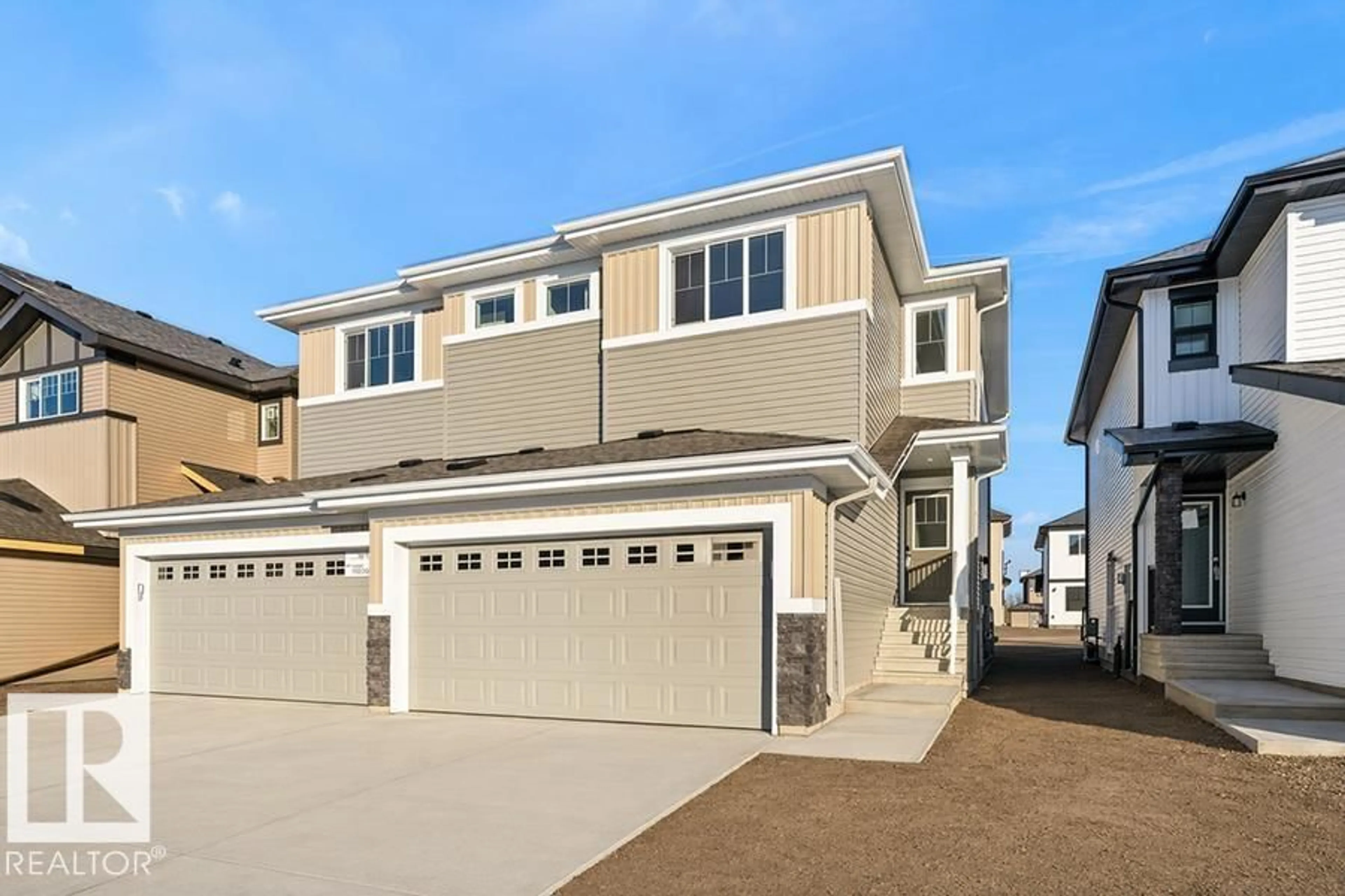 Home with vinyl exterior material, street for 920 18 AV, Edmonton Alberta T6T2X4
