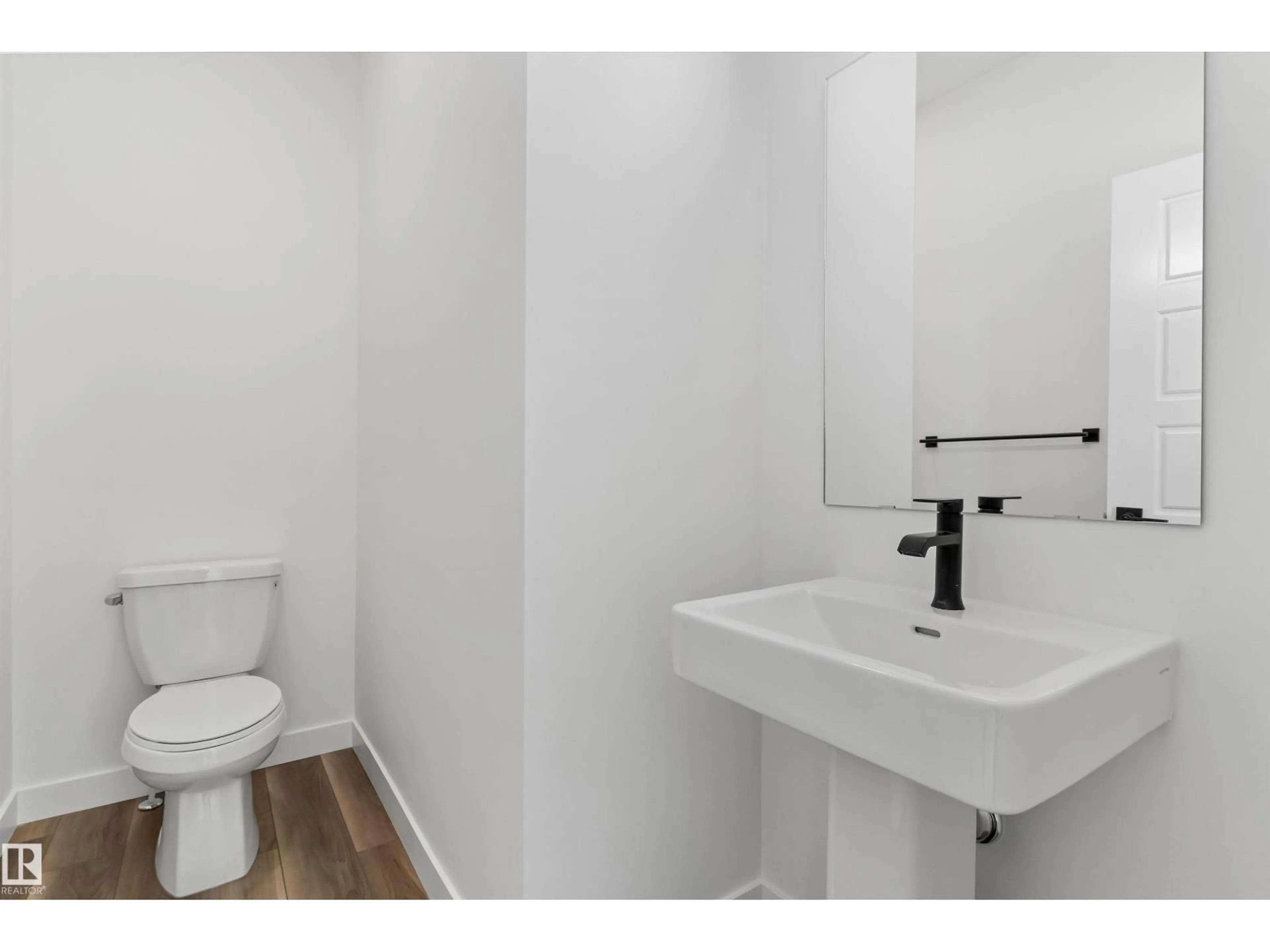 A pic of a room for 920 18 AV, Edmonton Alberta T6T2X4
