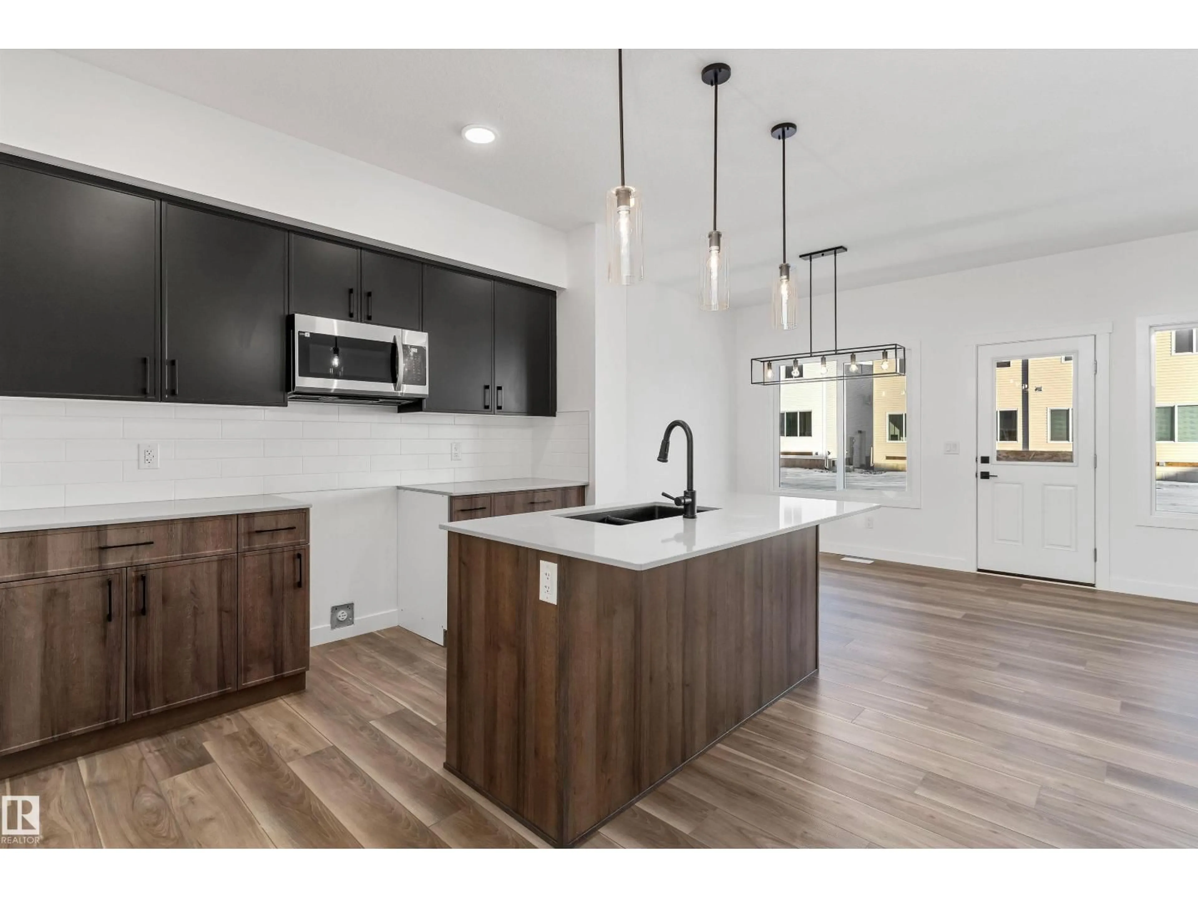 Open concept kitchen, unknown for 920 18 AV, Edmonton Alberta T6T2X4