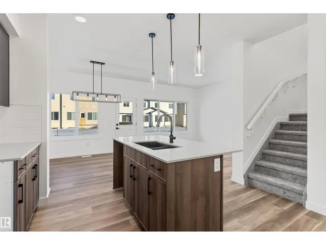 920 18 AV, Edmonton 5