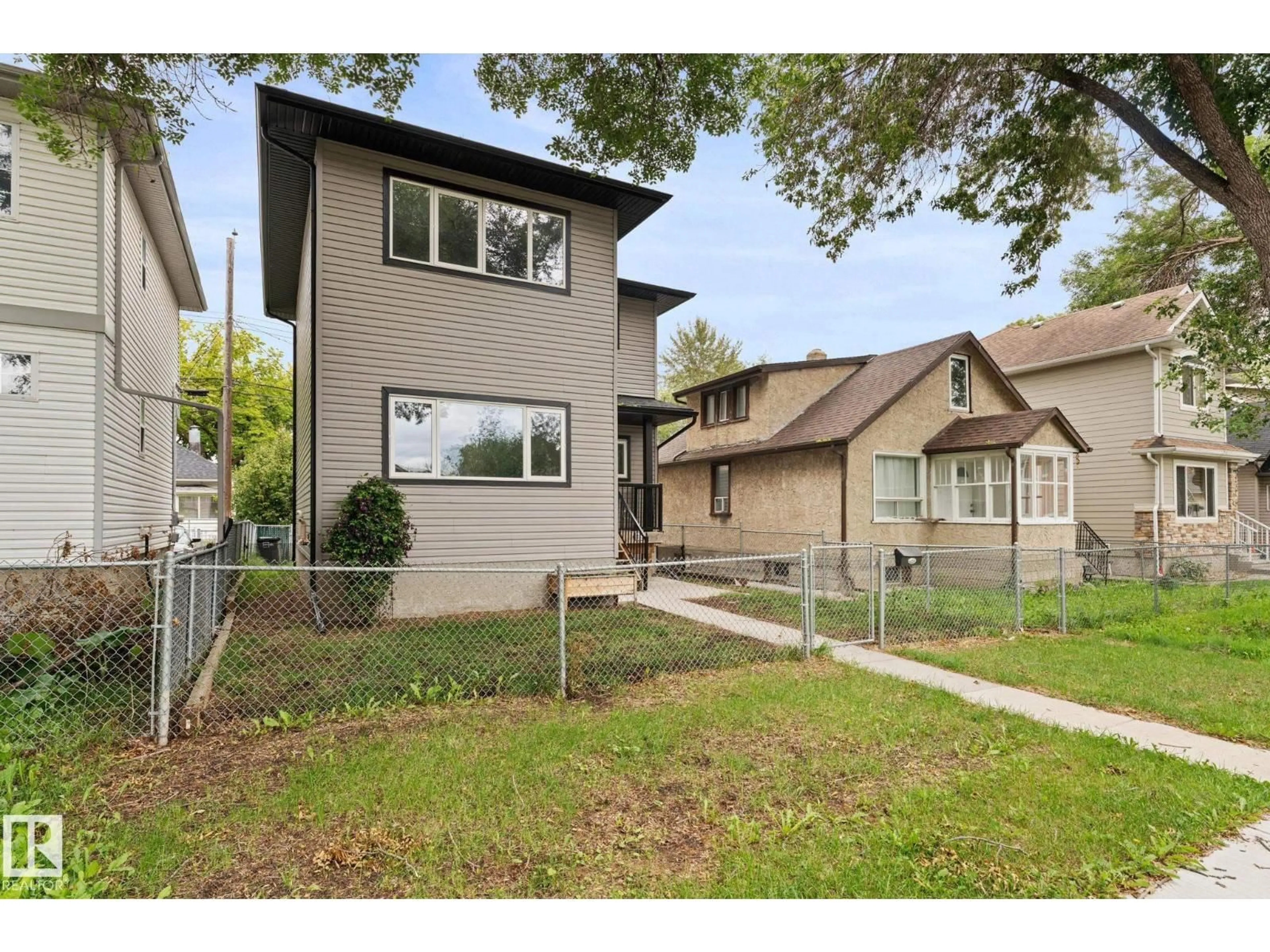Unknown for 10825 93 ST, Edmonton Alberta T5H1Y7