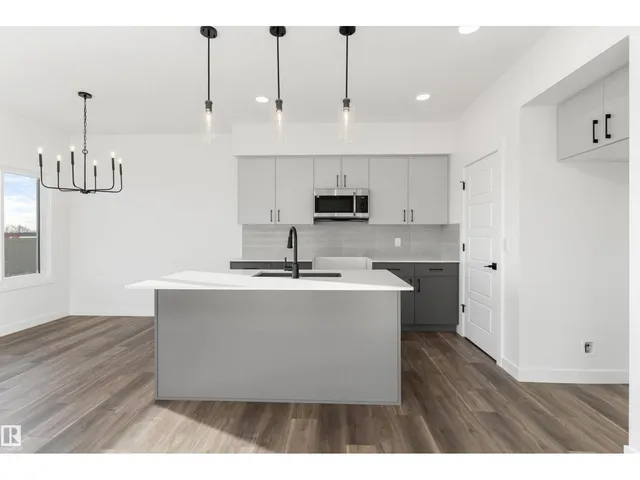 NW - 19107 20 AV, Edmonton 5