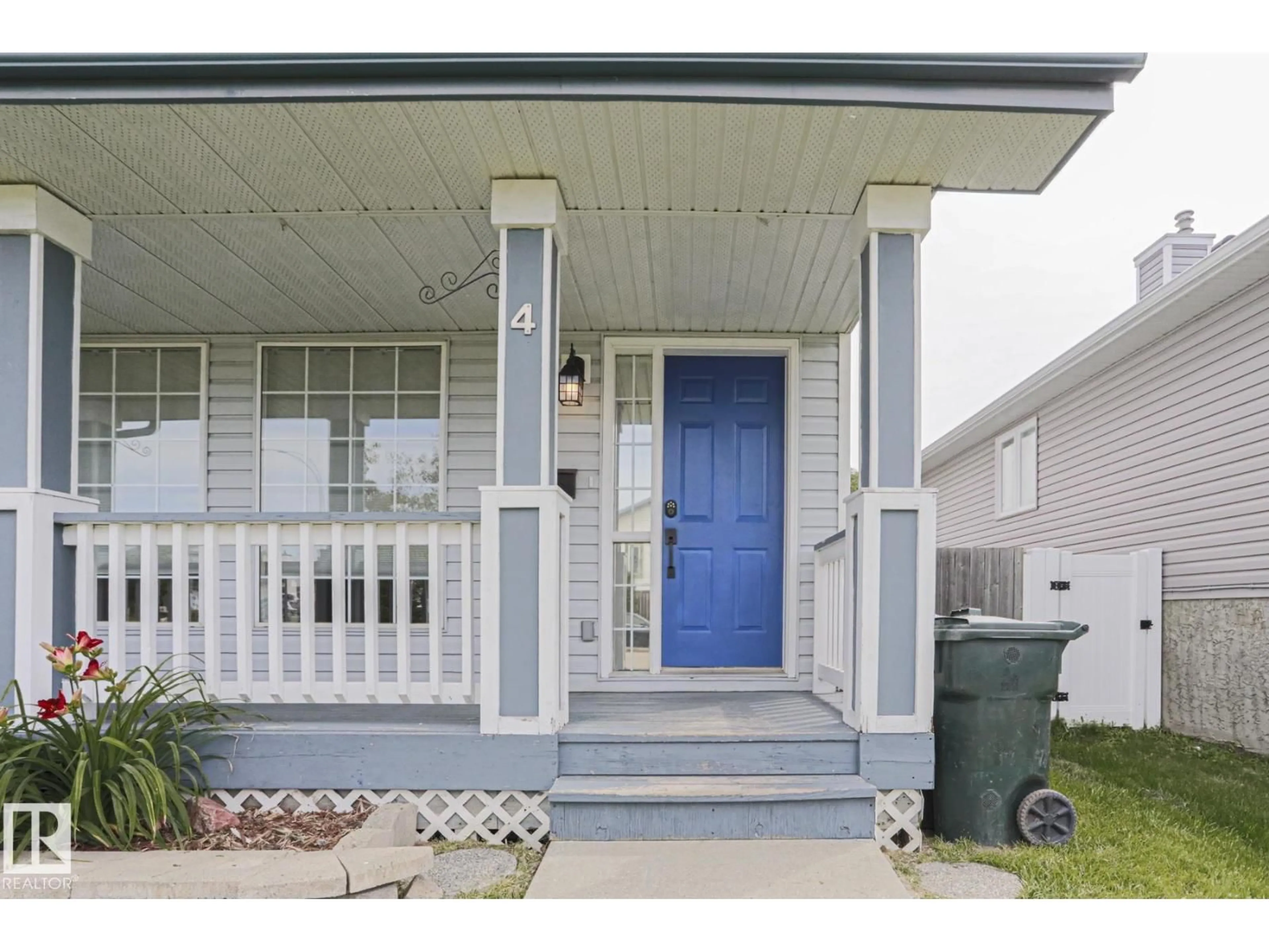 Home with vinyl exterior material, street for 4 LANDSDOWNE DR, Spruce Grove Alberta T7X3Y4