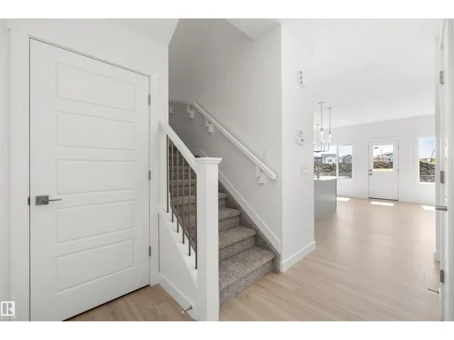 18923 28 AV, Edmonton 3