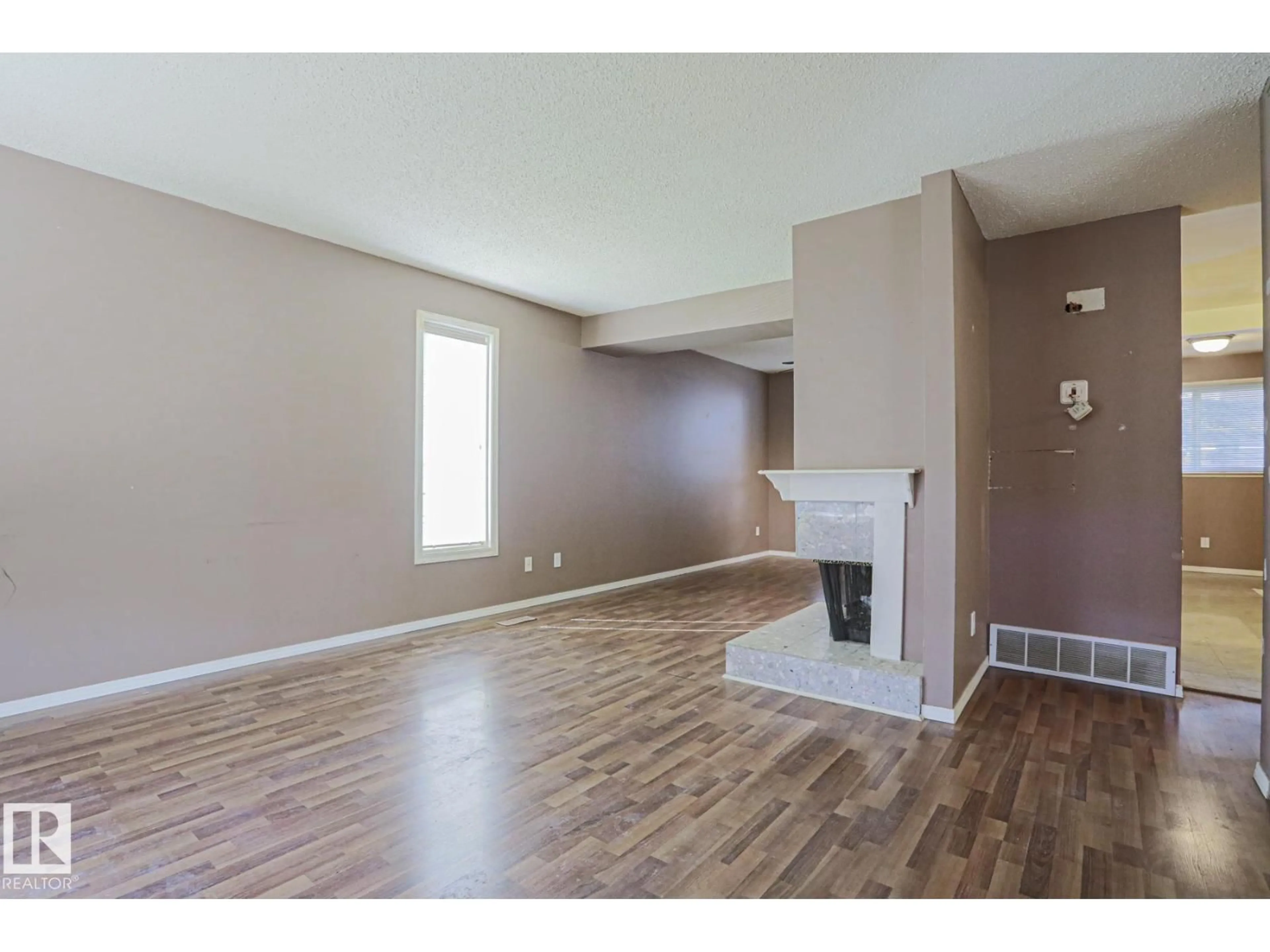 A pic of a room for #45 - 1651 46 ST, Edmonton Alberta T6L5H2