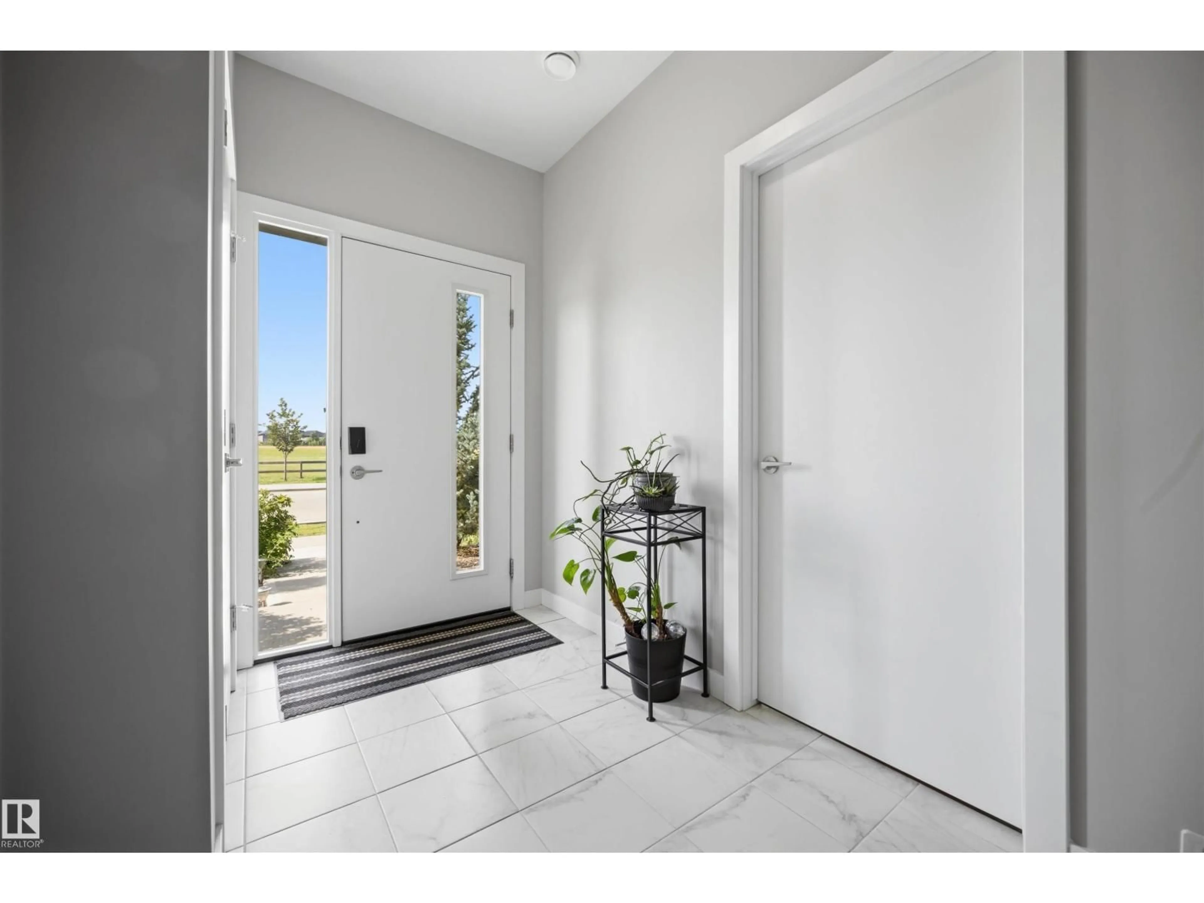 Indoor entryway for 1119 KESWICK DR, Edmonton Alberta T6W4B6