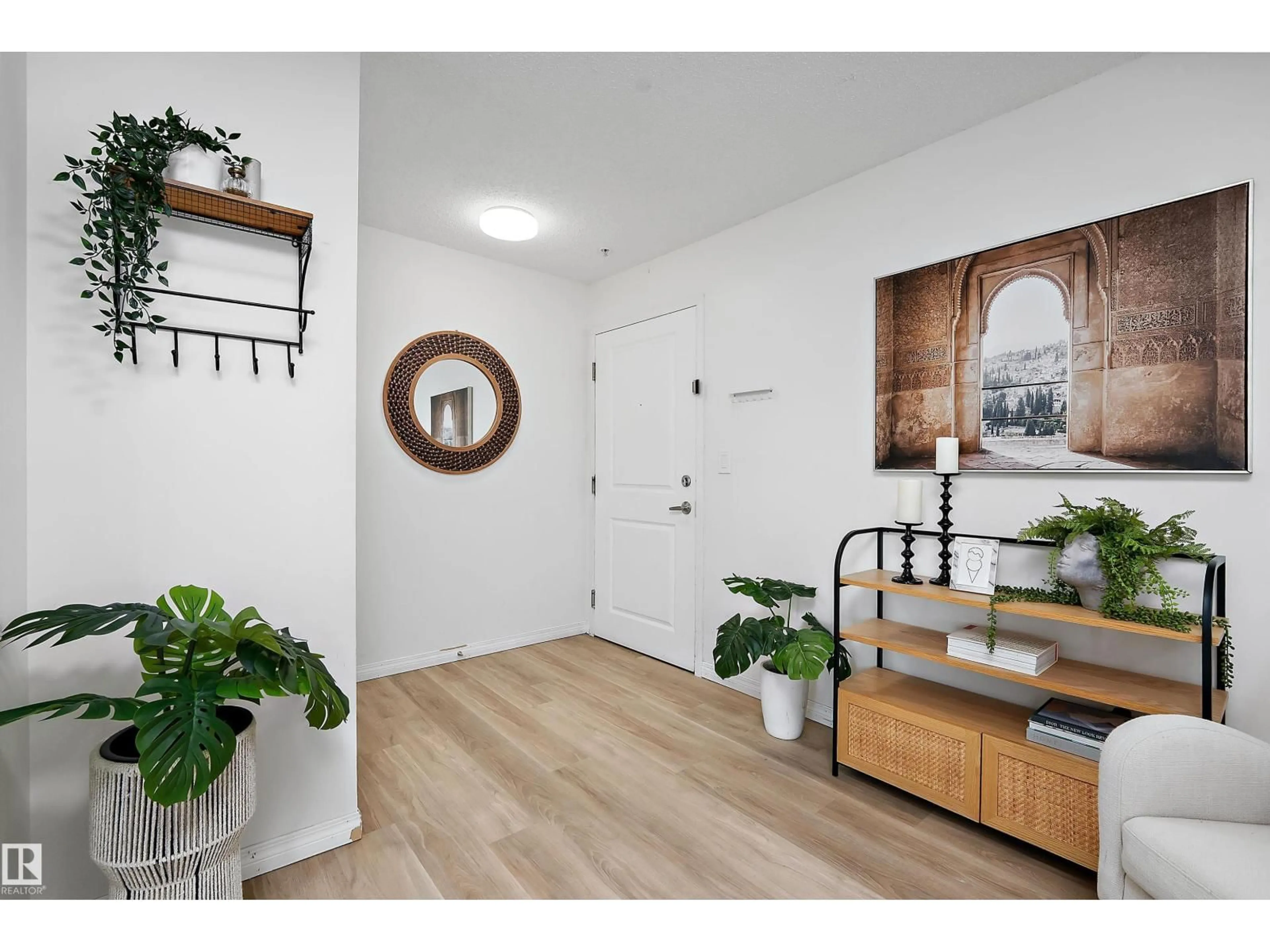 Indoor entryway for #201 - 11453 ELLERSLIE RD, Edmonton Alberta T6W1T3
