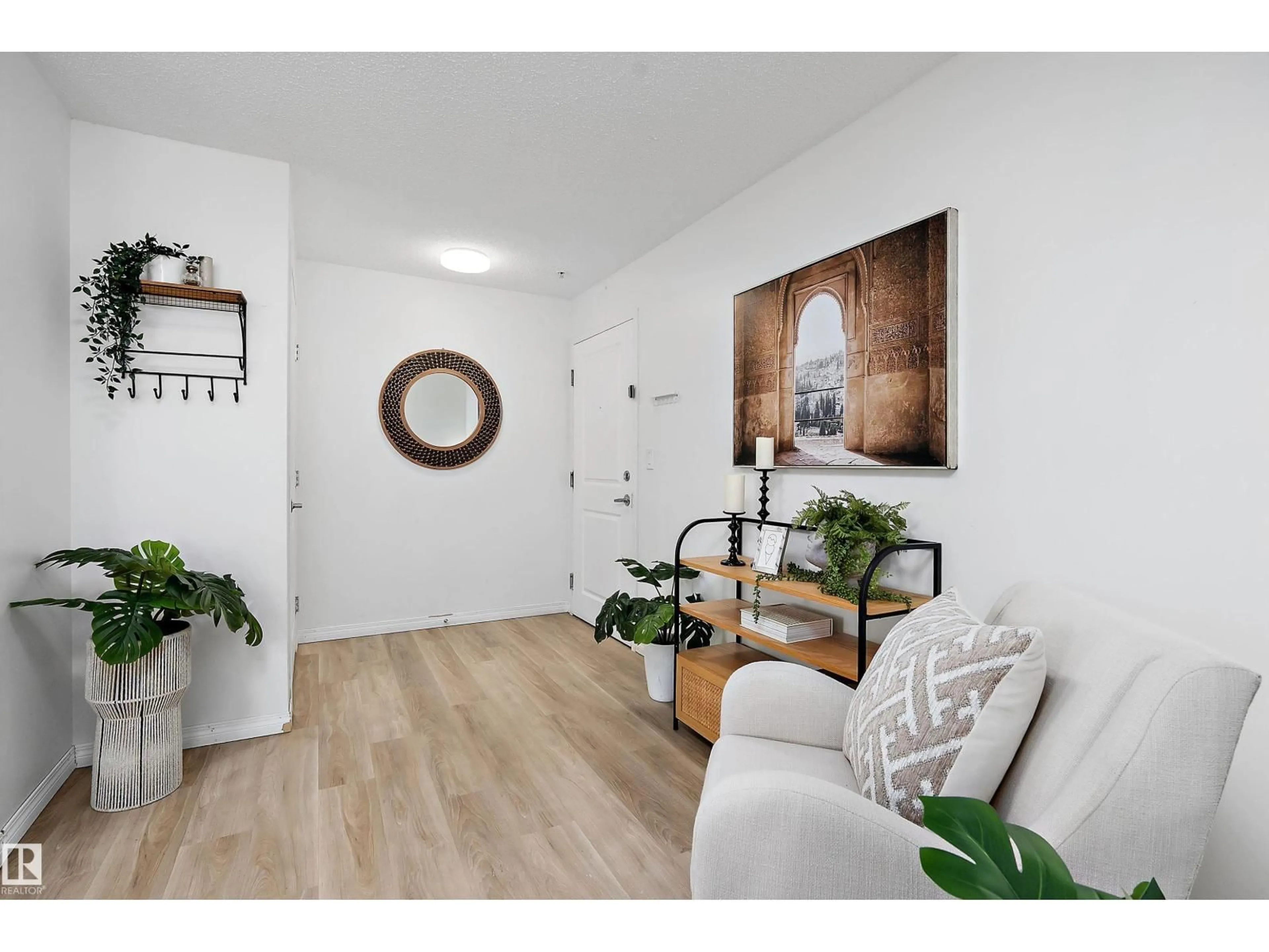 Indoor entryway for #201 - 11453 ELLERSLIE RD, Edmonton Alberta T6W1T3
