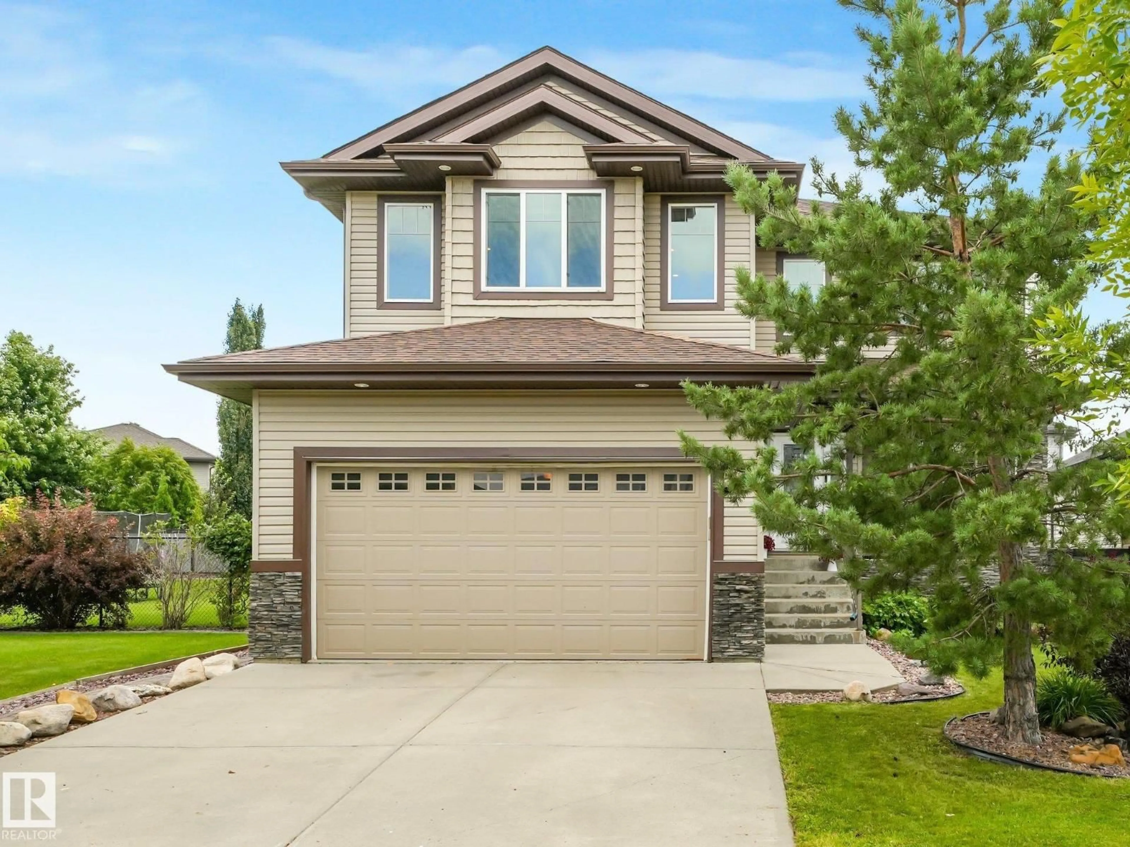 Home with vinyl exterior material, street for 30 SHOREWOOD CR, Leduc Alberta T9E0K9