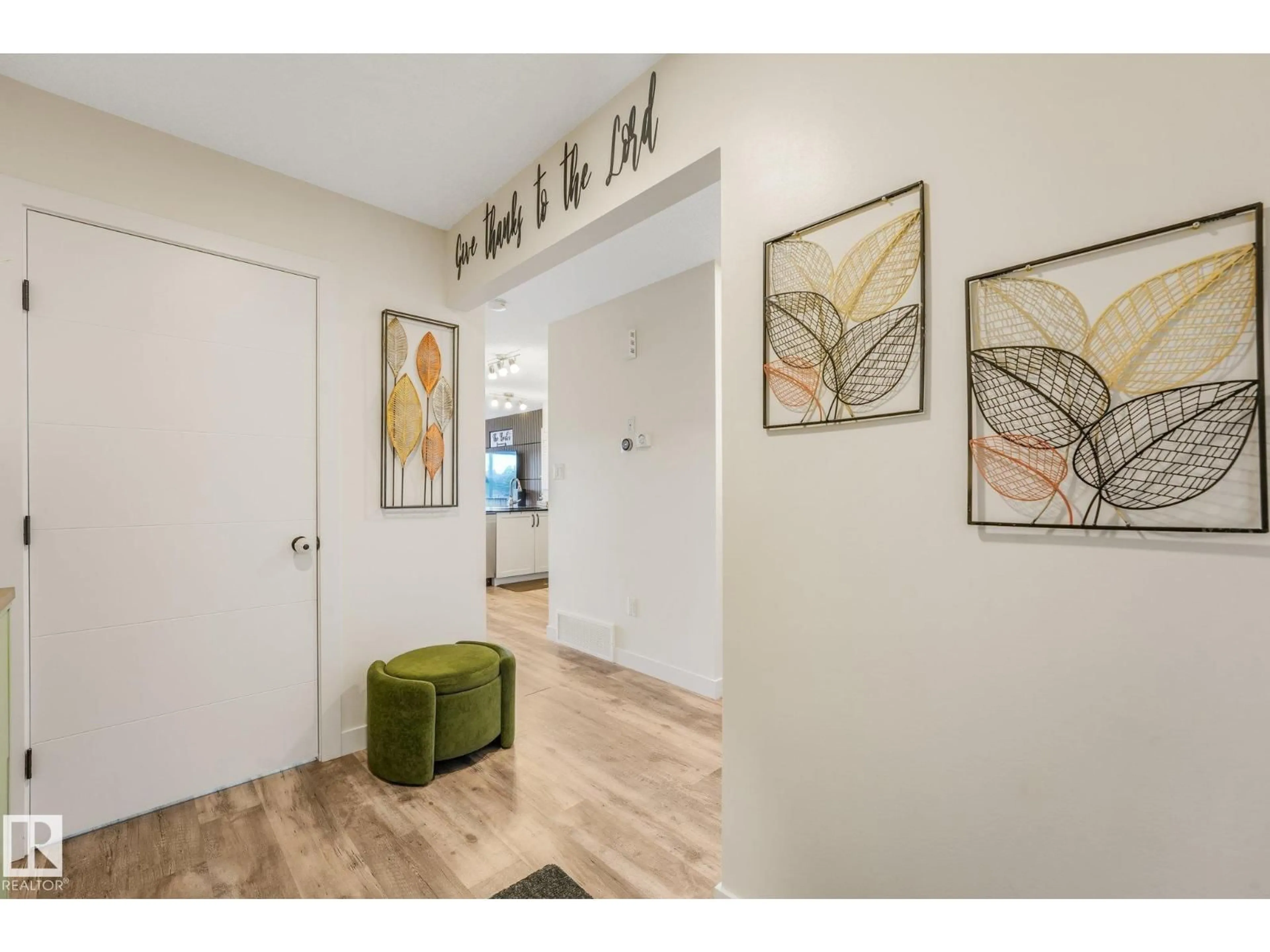 Indoor entryway for 30 EBBERS CL, Edmonton Alberta T5Y3Y6