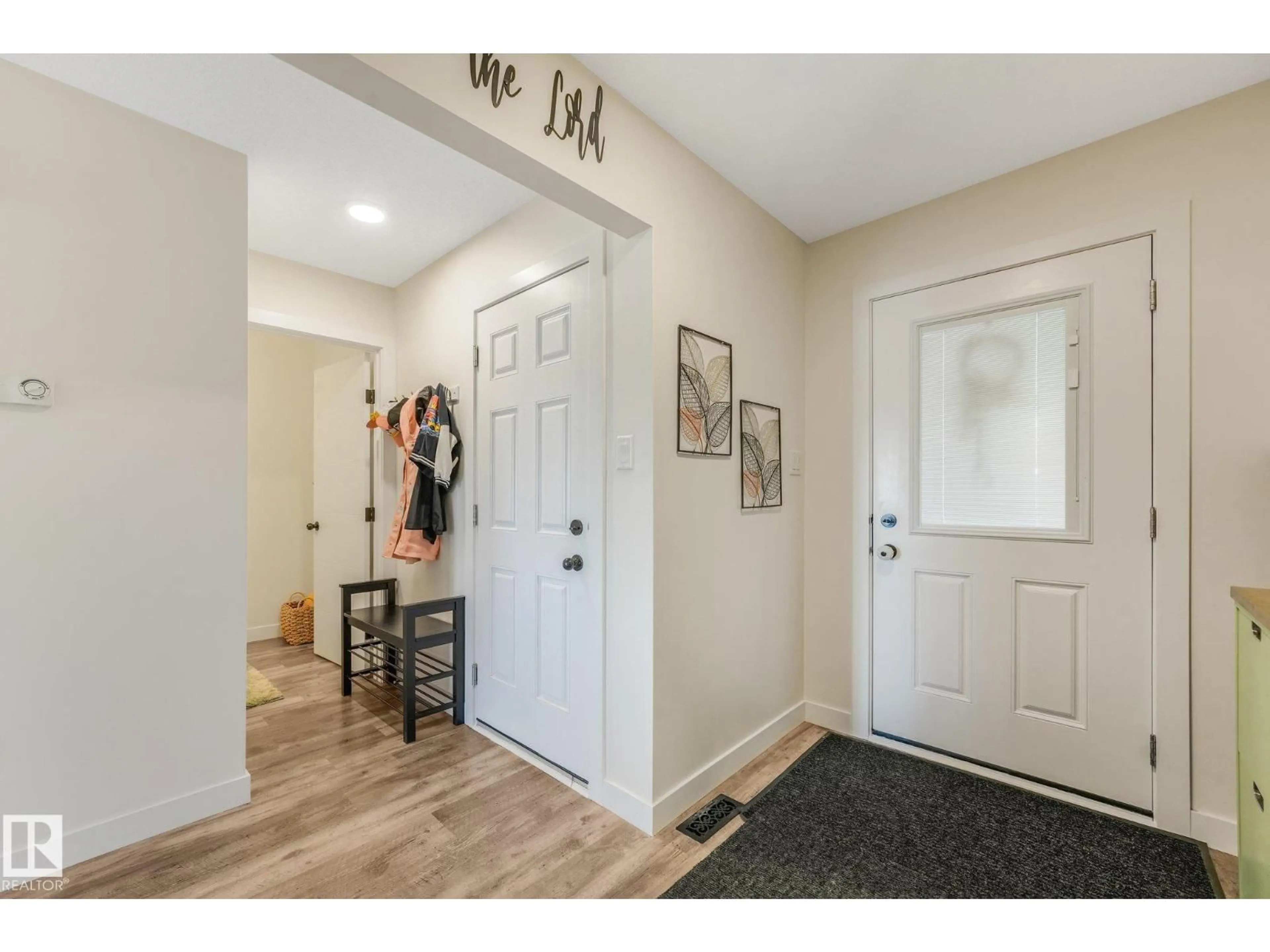 Indoor entryway for 30 EBBERS CL, Edmonton Alberta T5Y3Y6