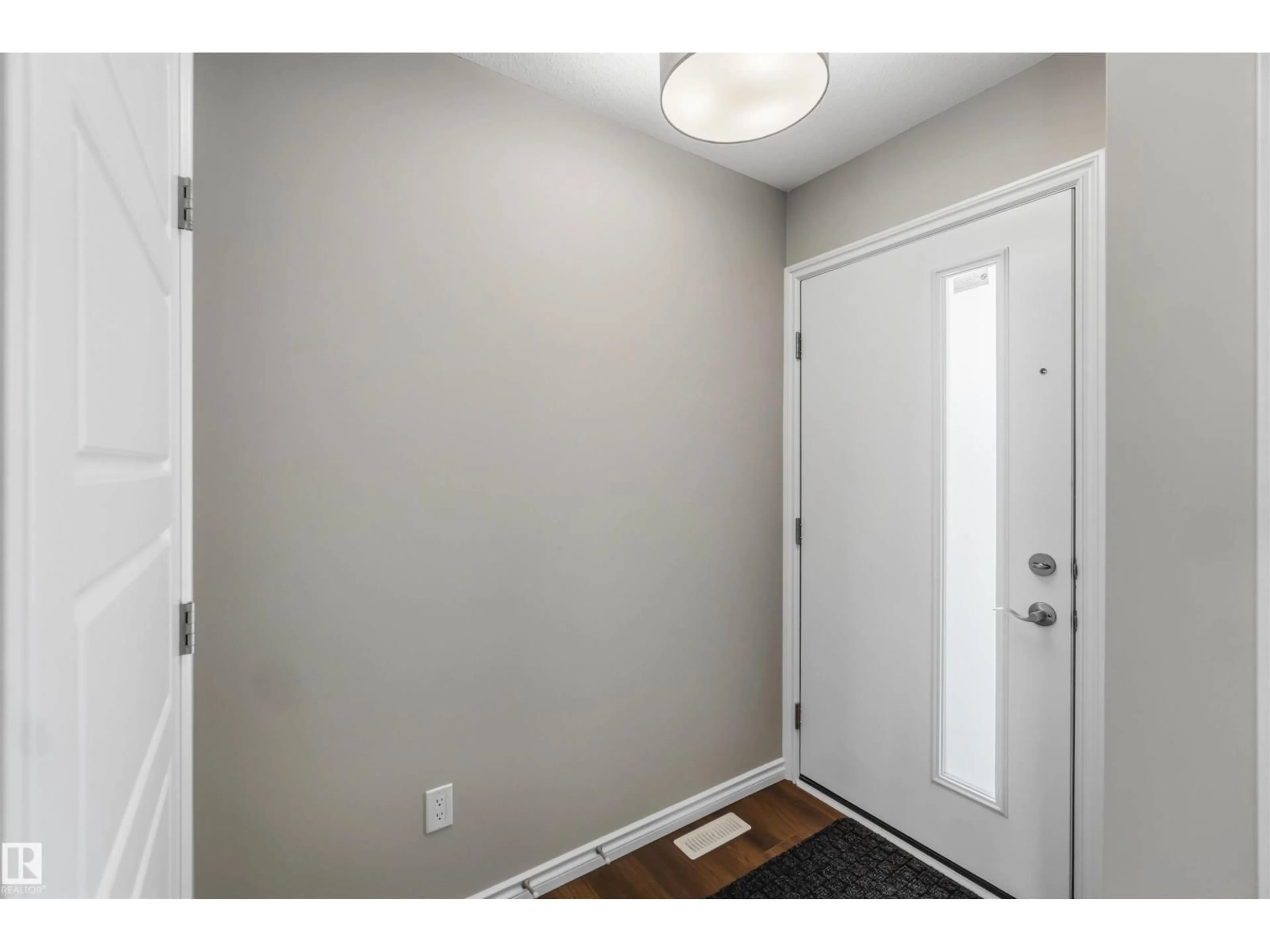 Indoor entryway for 1188 SOUTH CREEK WD, Stony Plain Alberta T7Z0P5