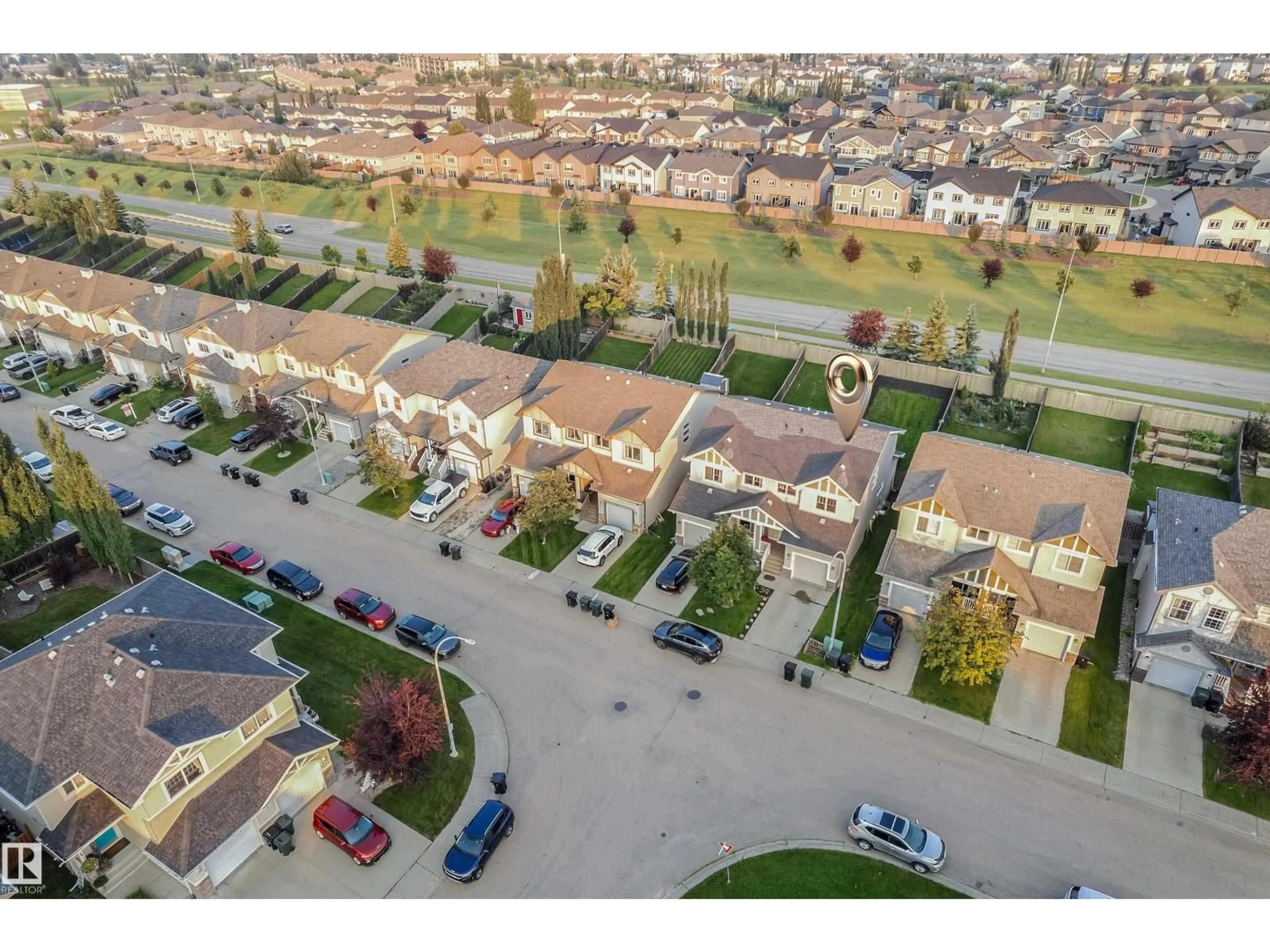 A pic from outside/outdoor area/front of a property/back of a property/a pic from drone, street for 73 HARTWICK LO, Spruce Grove Alberta T7X0A5