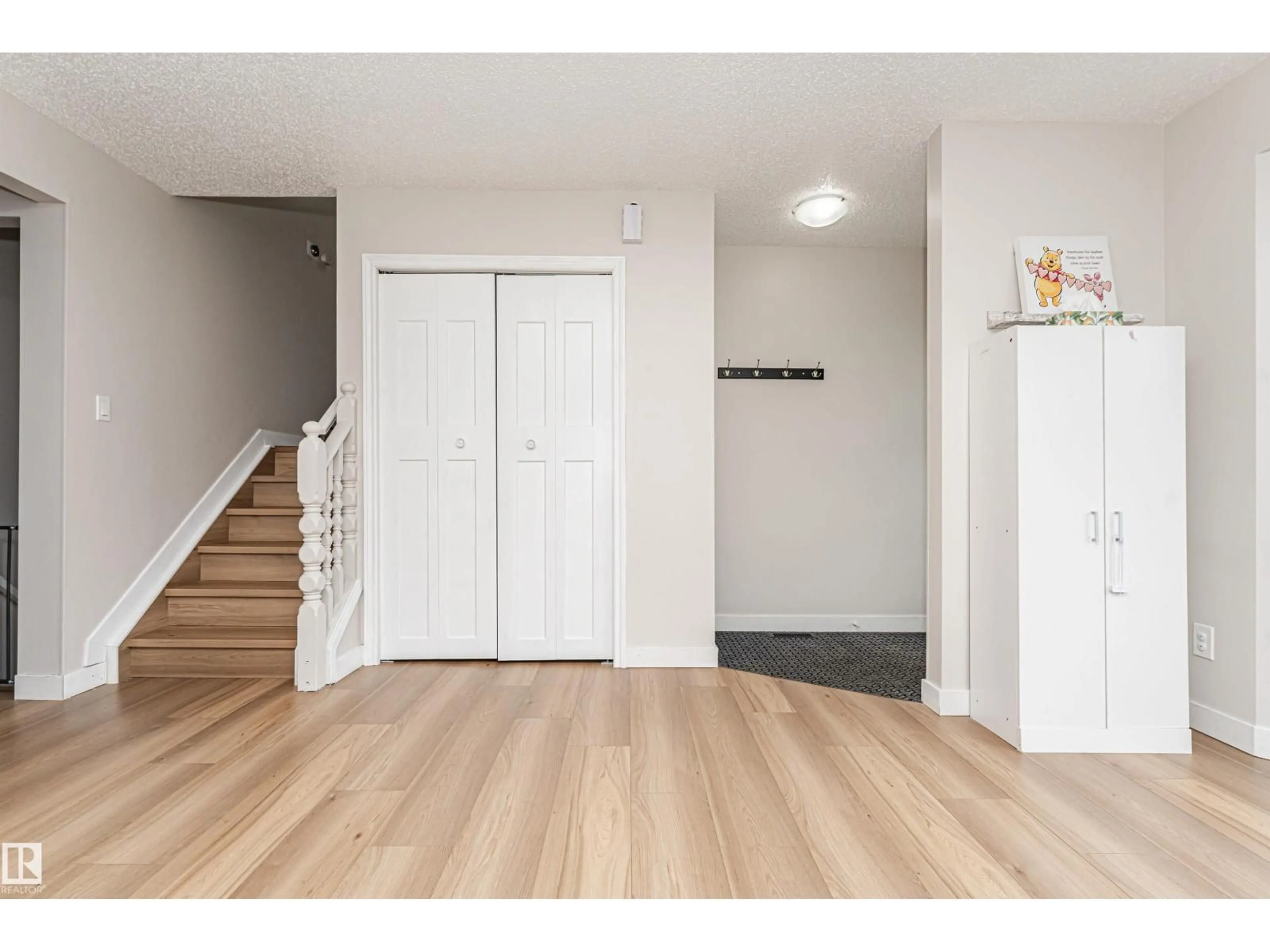 Indoor entryway for 4521 29 AV, Edmonton Alberta T6L4W6