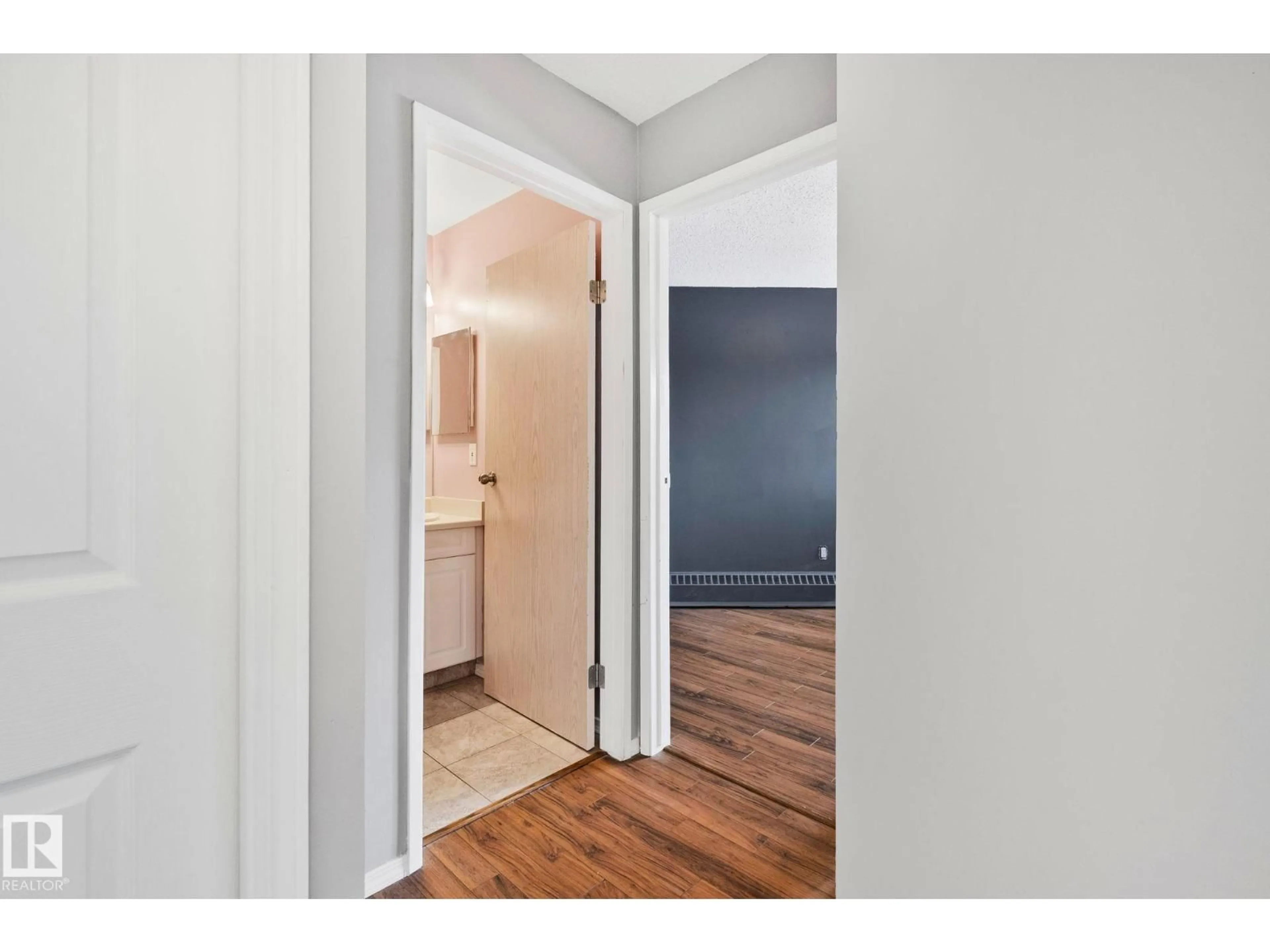 Indoor entryway for #210 - 2508 50 ST, Edmonton Alberta T6L6X9