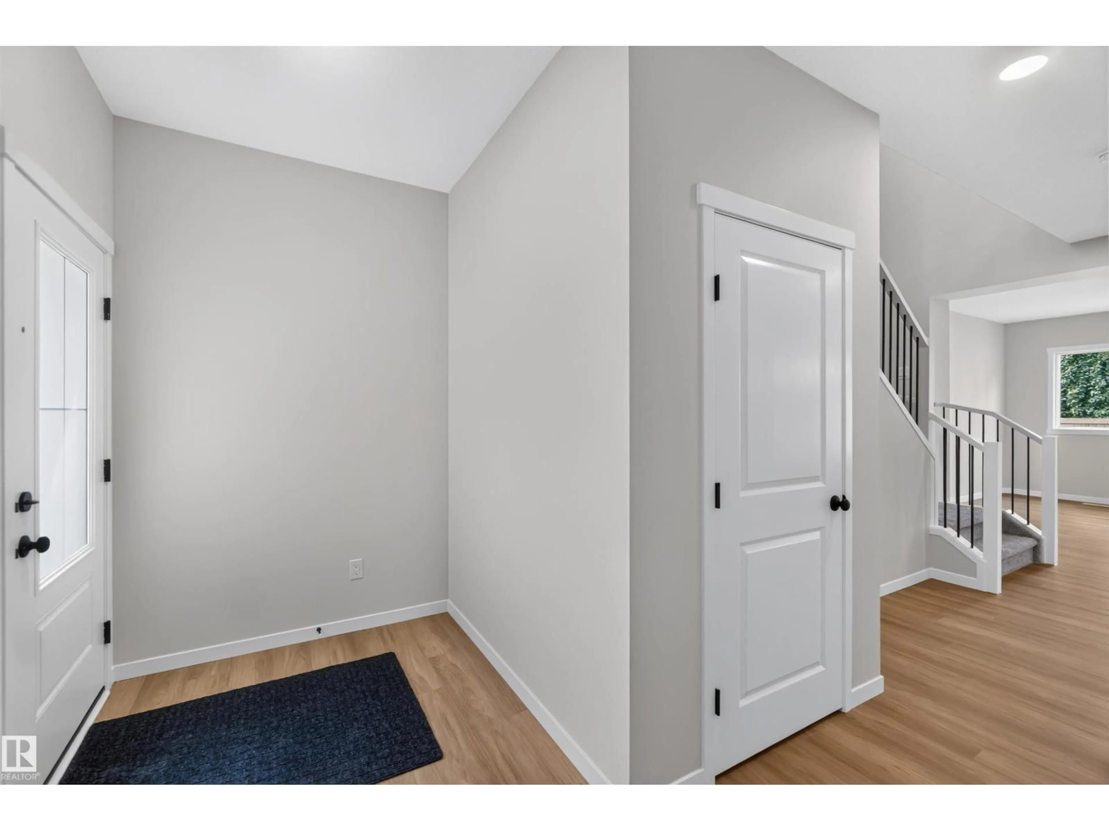 Indoor entryway for 5 EMERSON LD, Spruce Grove Alberta T7X4G9