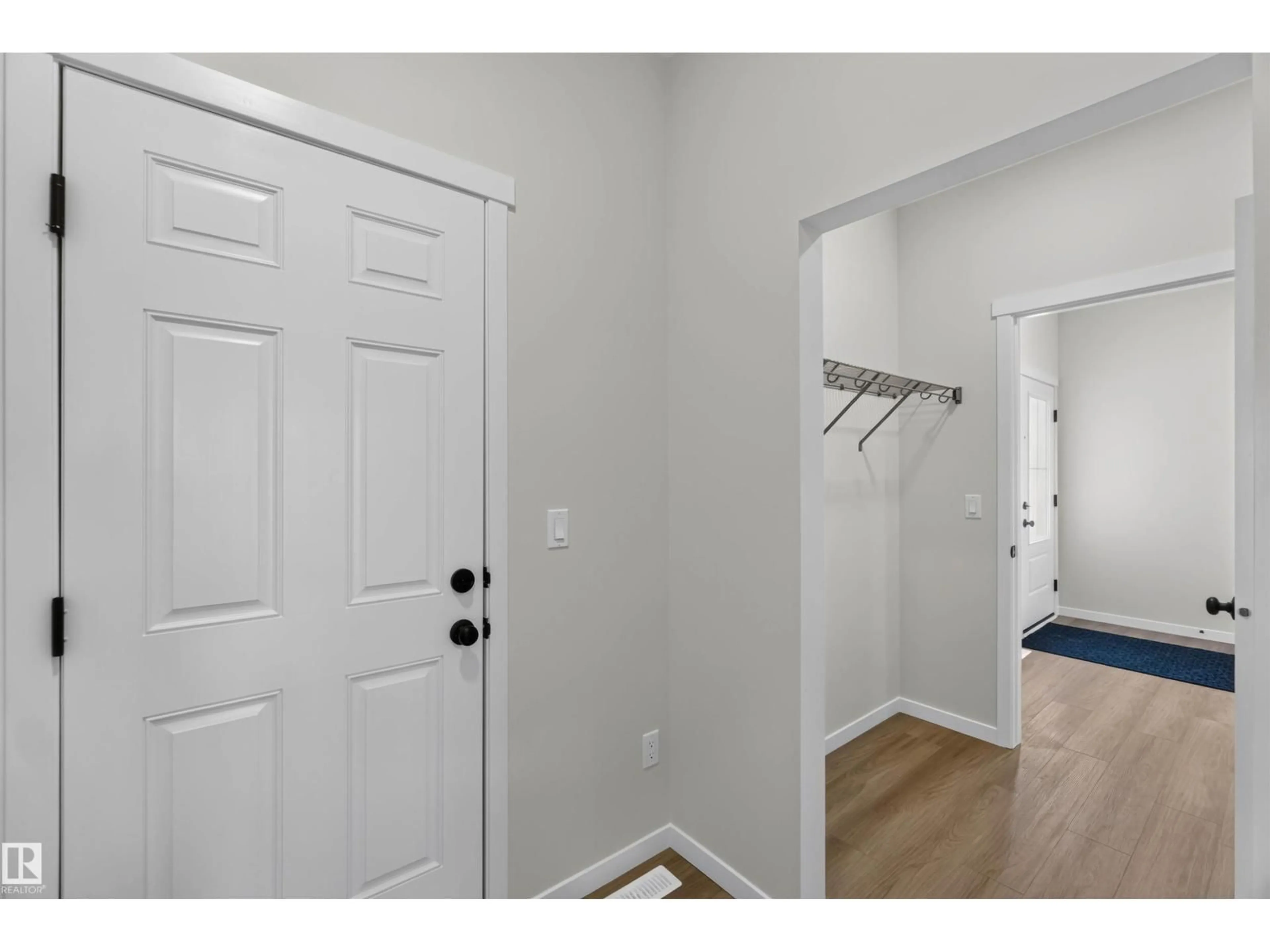 Indoor entryway for 5 EMERSON LD, Spruce Grove Alberta T7X4G9
